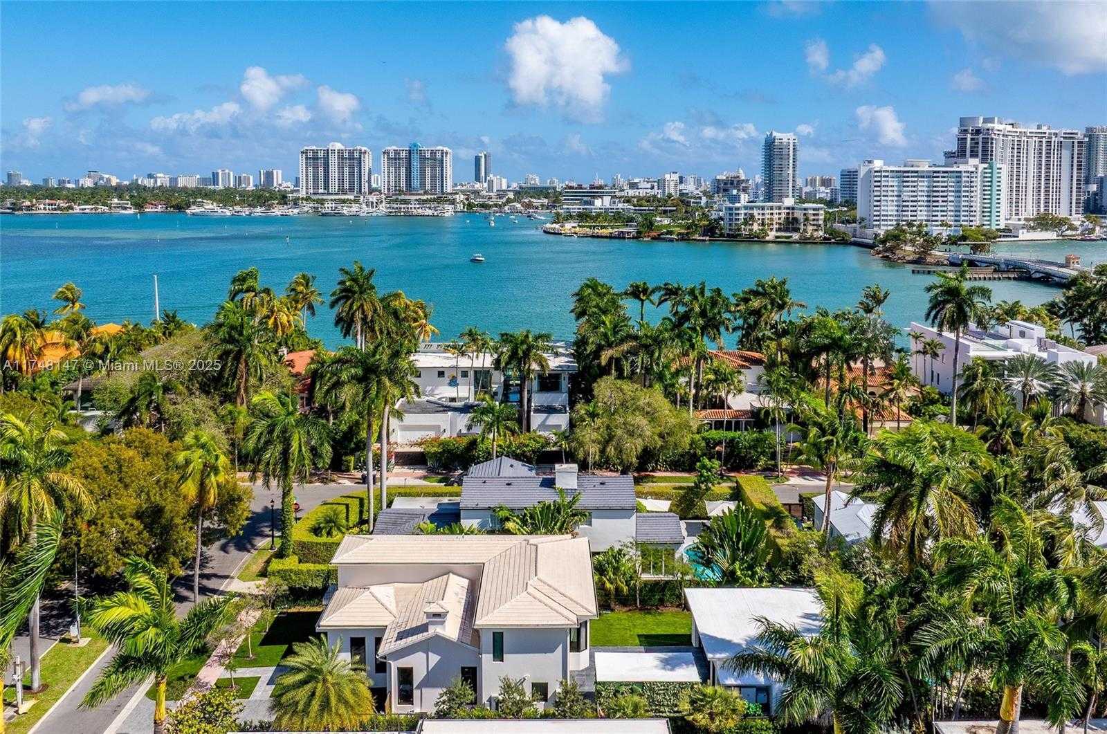 Small Image of 114 4TH RIVO ALTO TER, Miami Beach Number 3
