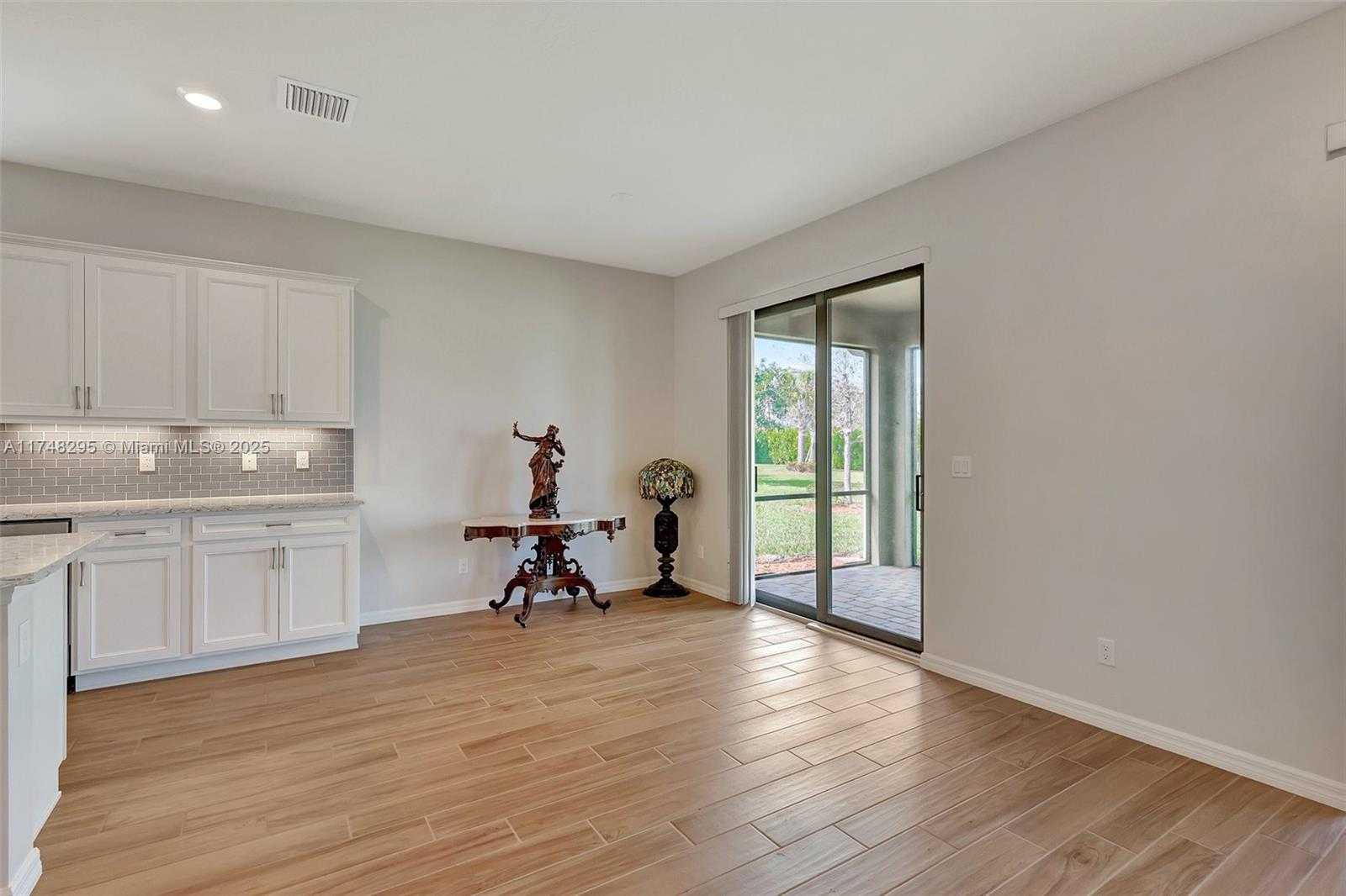 Small Image of 727 SOUTH EAST BOBOLI WAY, Port St. Lucie Number 10