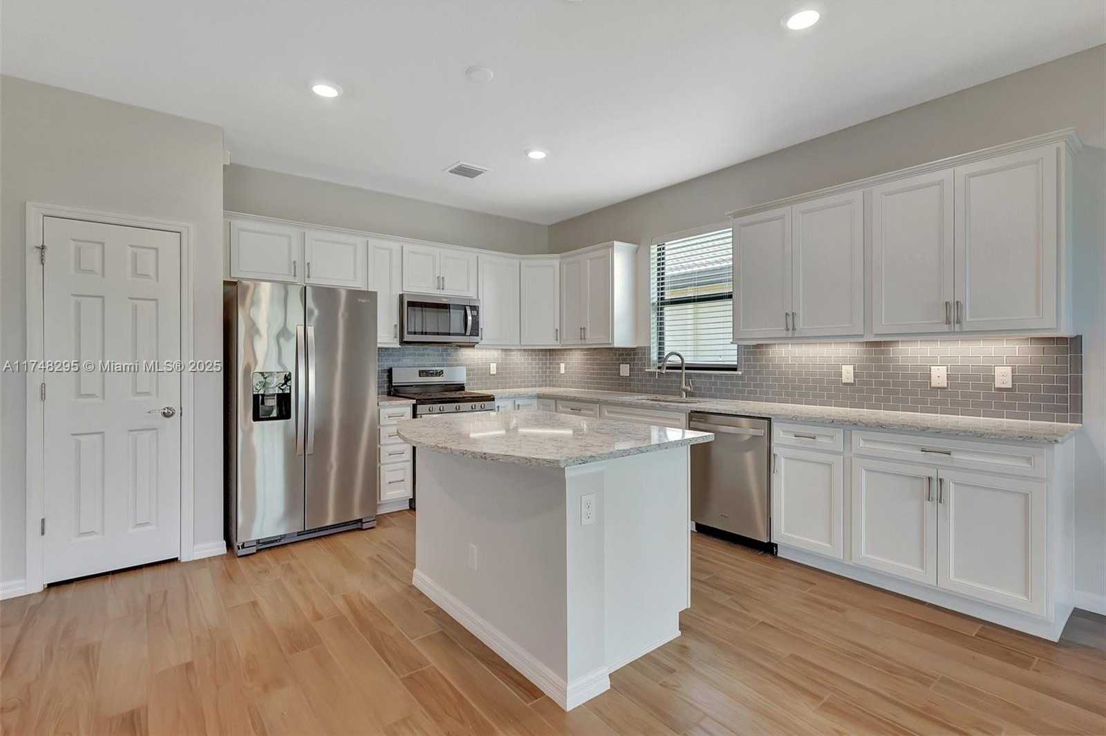 Small Image of 727 SOUTH EAST BOBOLI WAY, Port St. Lucie Number 12