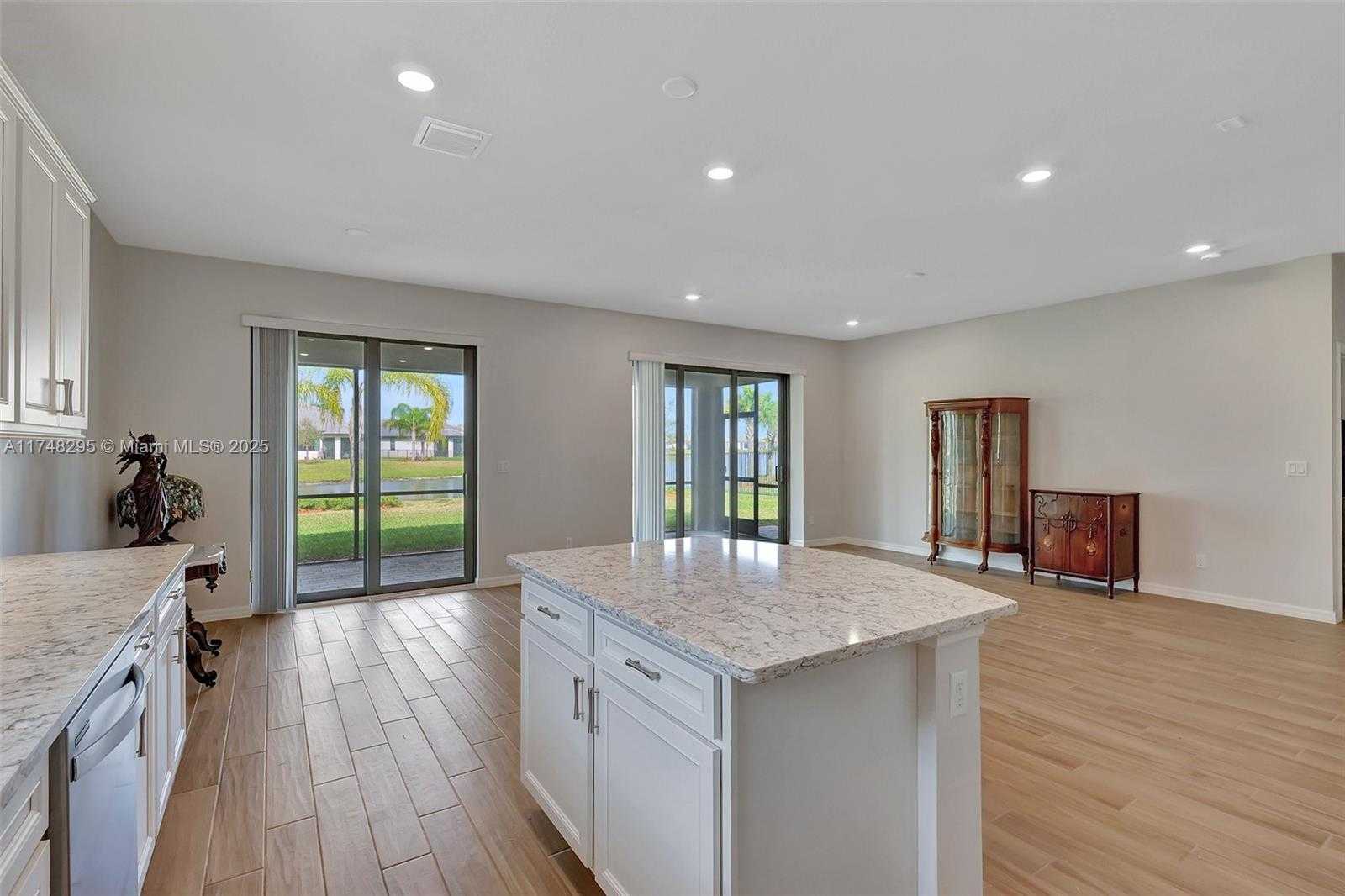 Small Image of 727 SOUTH EAST BOBOLI WAY, Port St. Lucie Number 16