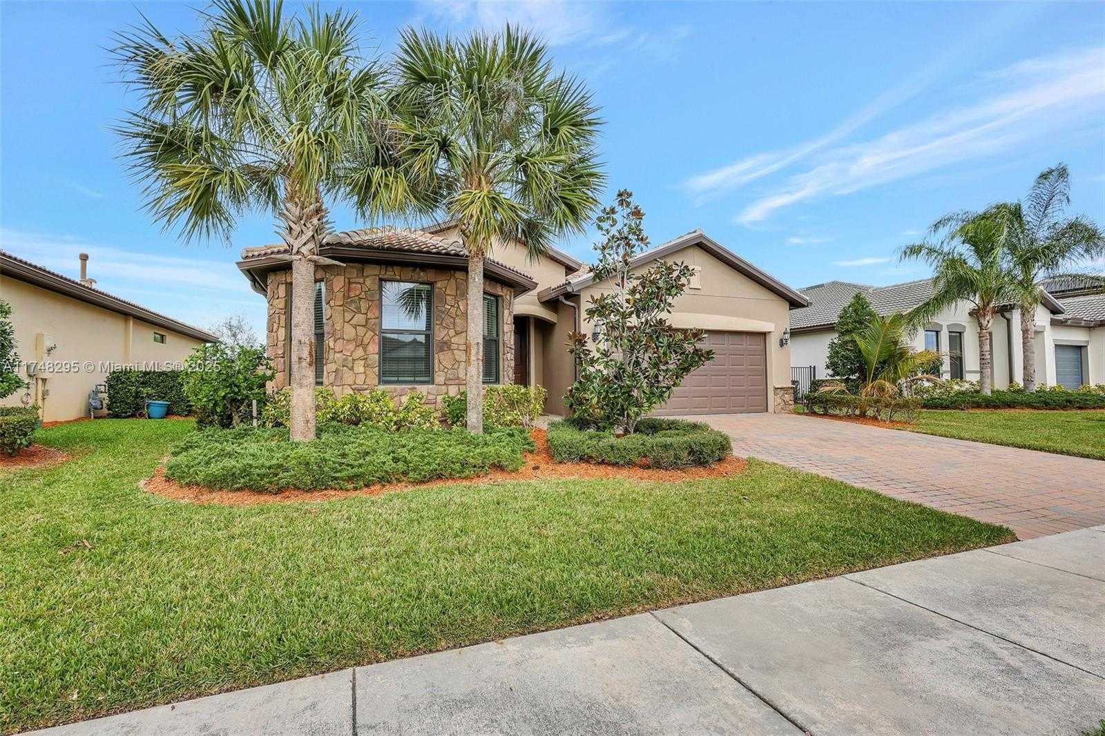 Small Image of 727 SOUTH EAST BOBOLI WAY, Port St. Lucie Number 2