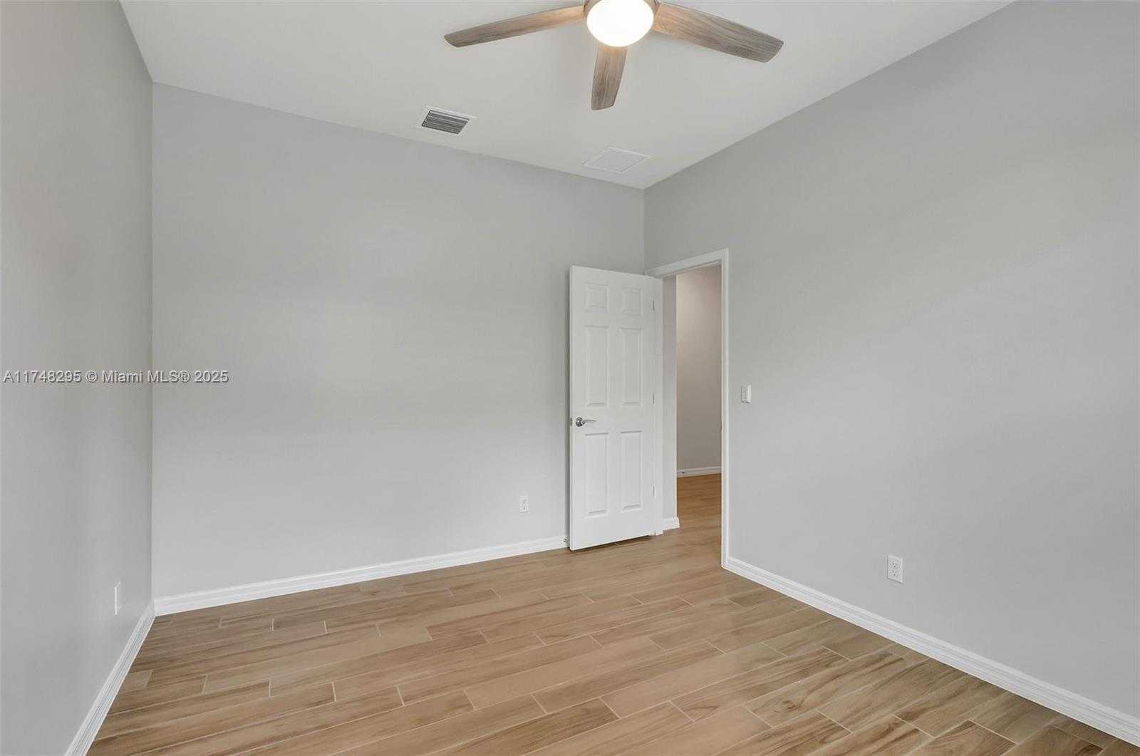 Small Image of 727 SOUTH EAST BOBOLI WAY, Port St. Lucie Number 27
