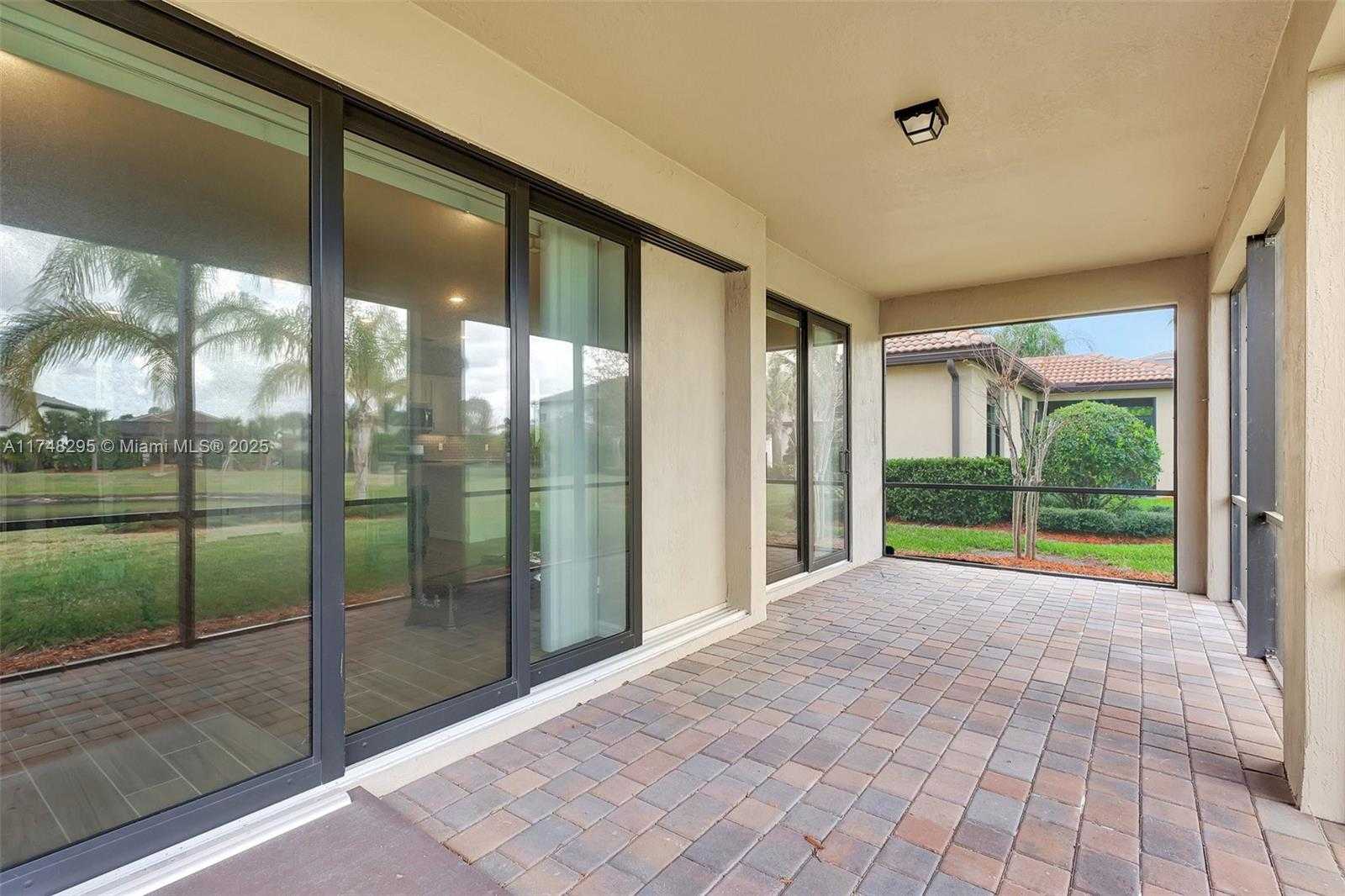 Small Image of 727 SOUTH EAST BOBOLI WAY, Port St. Lucie Number 32
