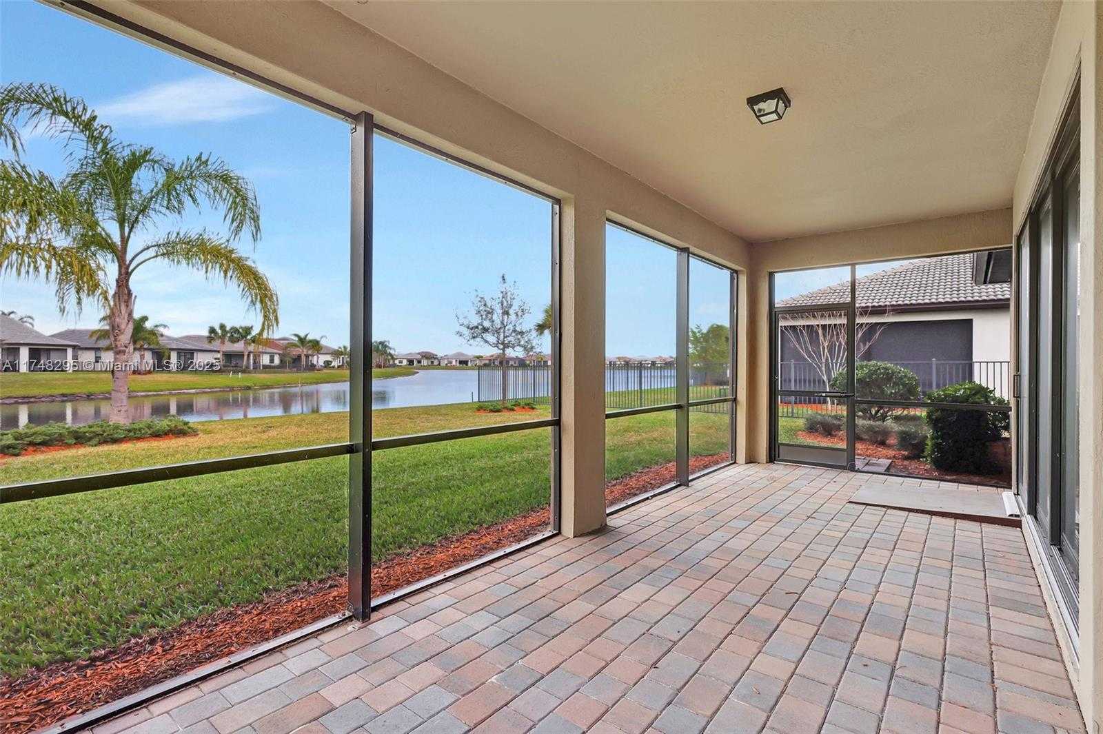 Small Image of 727 SOUTH EAST BOBOLI WAY, Port St. Lucie Number 33