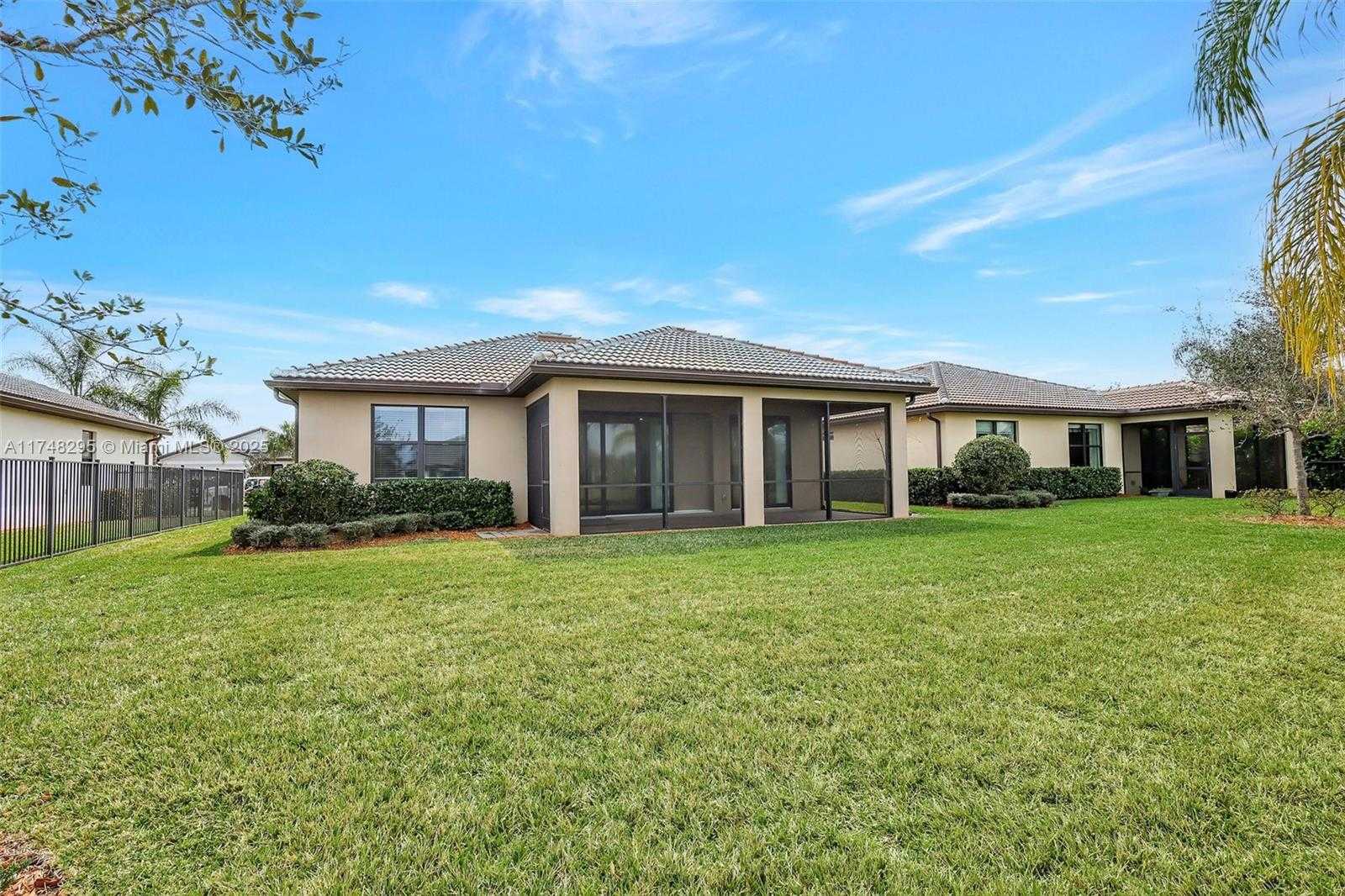 Small Image of 727 SOUTH EAST BOBOLI WAY, Port St. Lucie Number 35