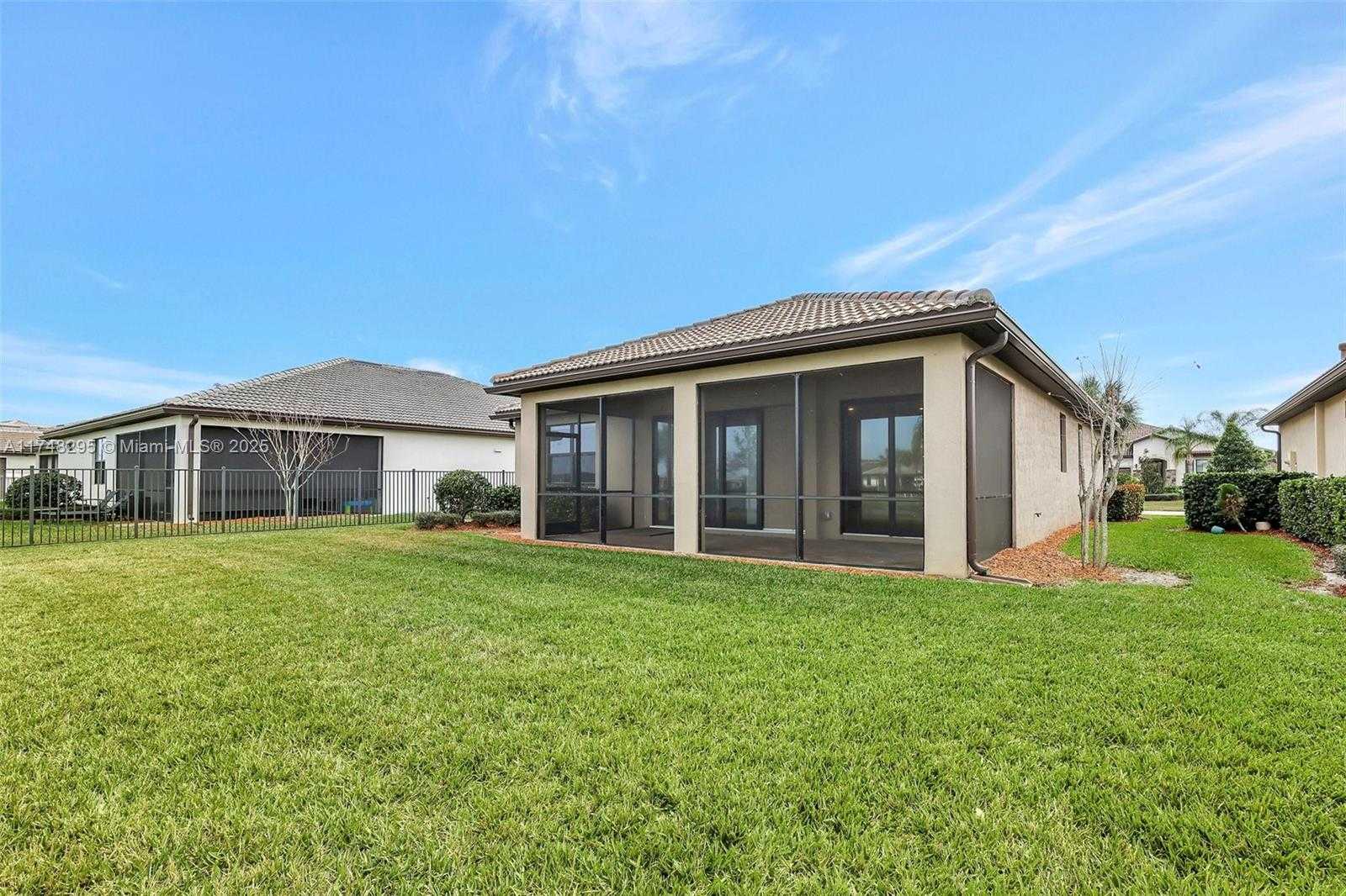 Small Image of 727 SOUTH EAST BOBOLI WAY, Port St. Lucie Number 37