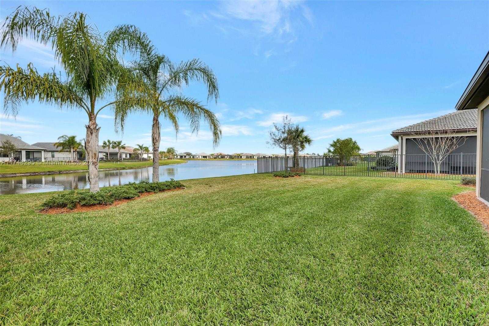 Small Image of 727 SOUTH EAST BOBOLI WAY, Port St. Lucie Number 38