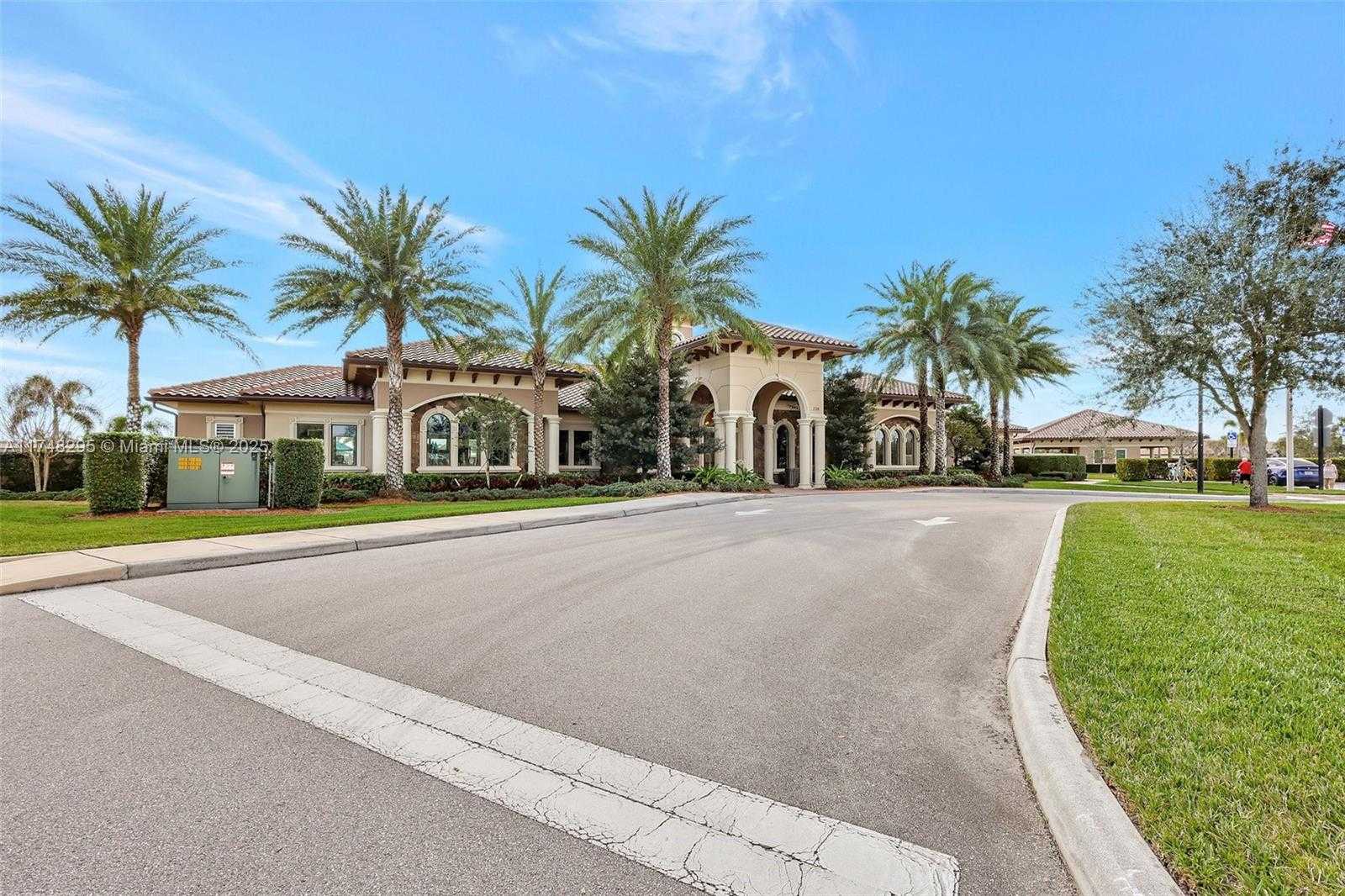 Small Image of 727 SOUTH EAST BOBOLI WAY, Port St. Lucie Number 39