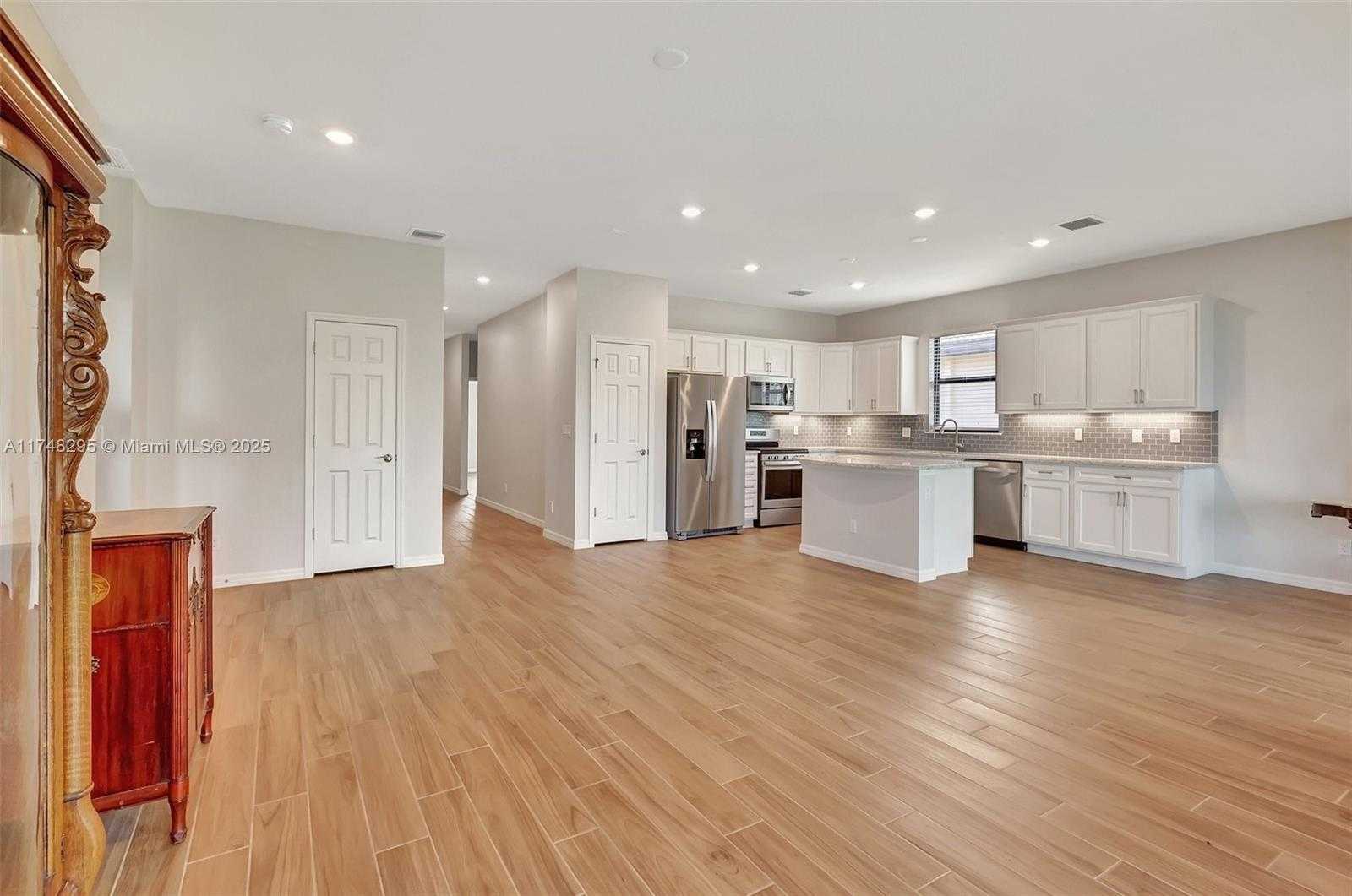 Small Image of 727 SOUTH EAST BOBOLI WAY, Port St. Lucie Number 7