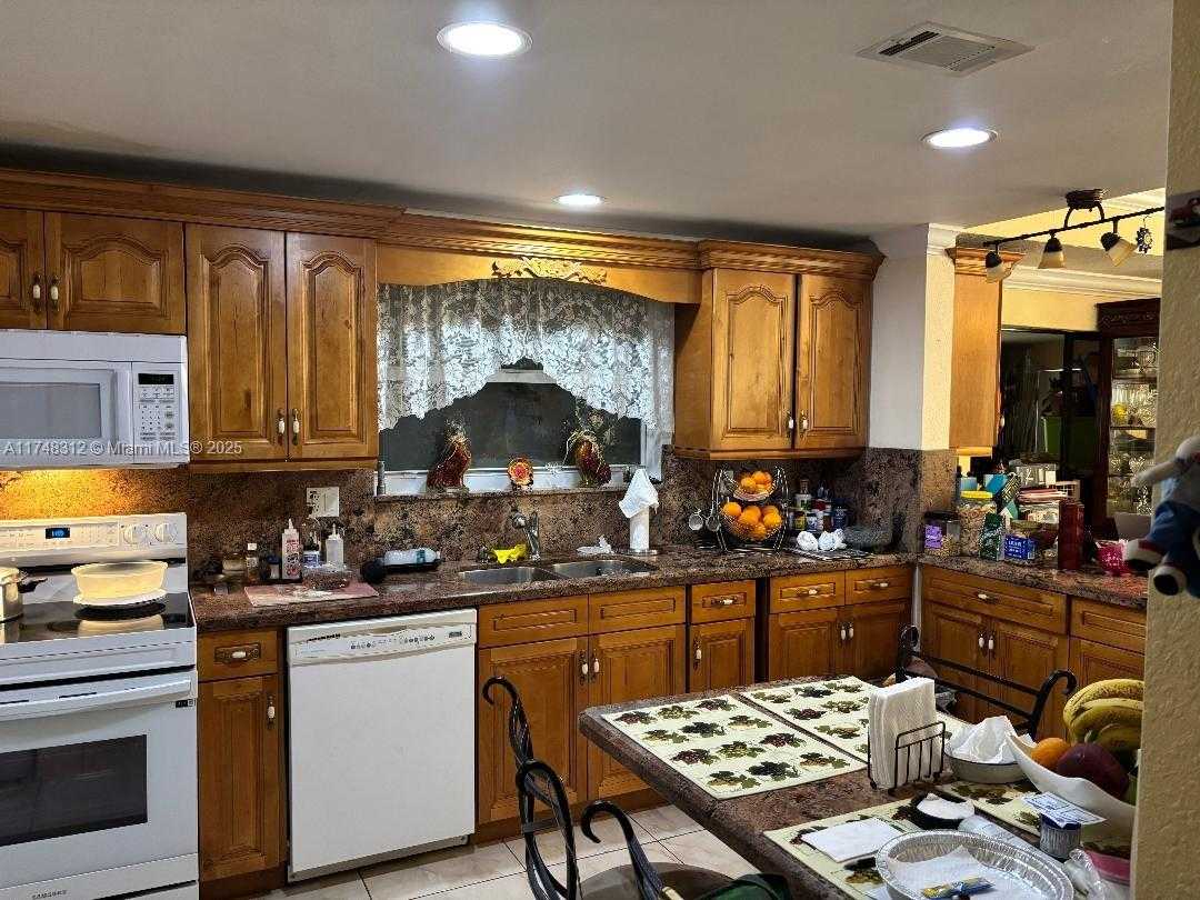 Small Image of 4141 WEST 4TH AVE, Hialeah Number 10