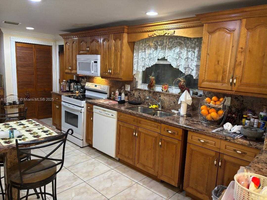 Small Image of 4141 WEST 4TH AVE, Hialeah Number 12