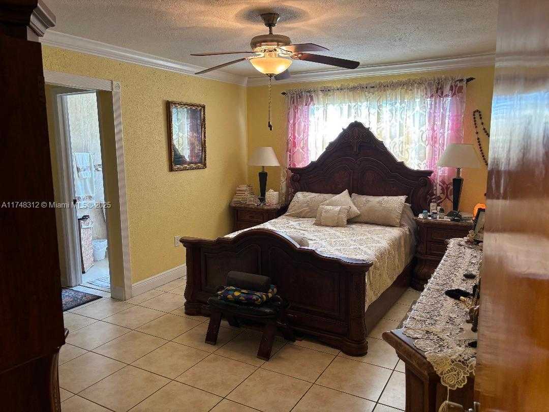 Small Image of 4141 WEST 4TH AVE, Hialeah Number 14