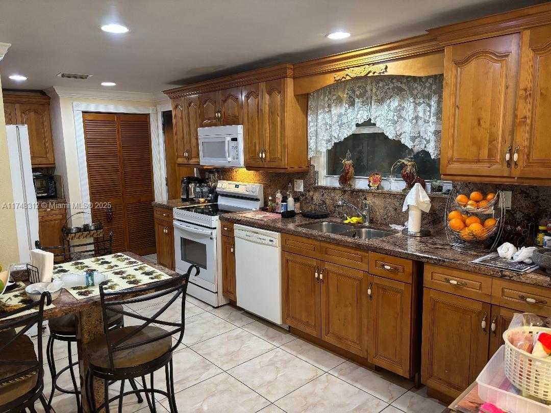 Small Image of 4141 WEST 4TH AVE, Hialeah Number 9