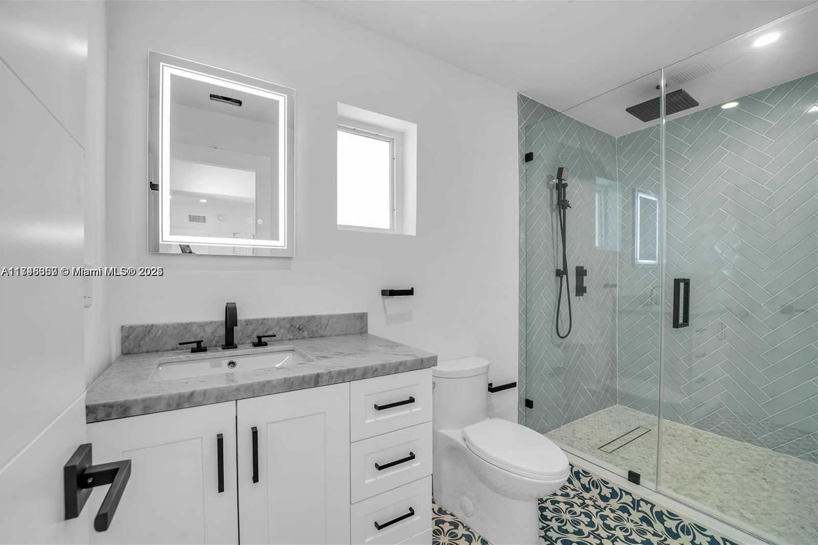 Small Image of 1905 ALAMANDA DR, North Miami Number 4
