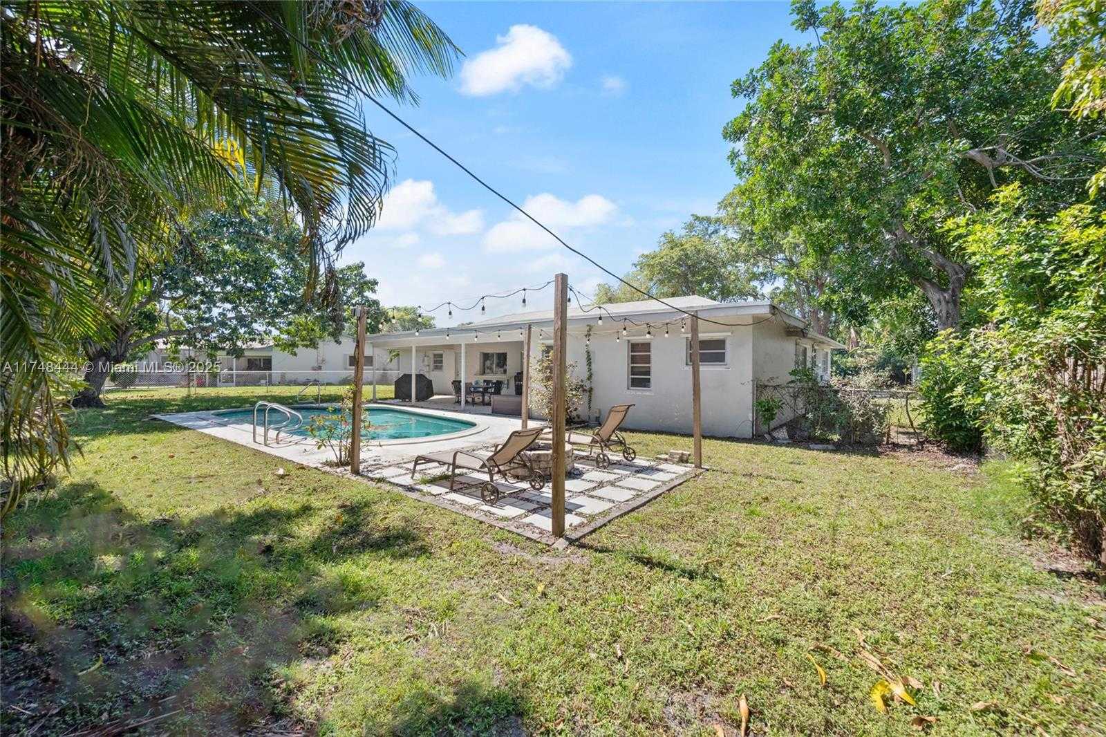 Small Image of 940 SOUTH WEST 52ND AVE, Plantation Number 2
