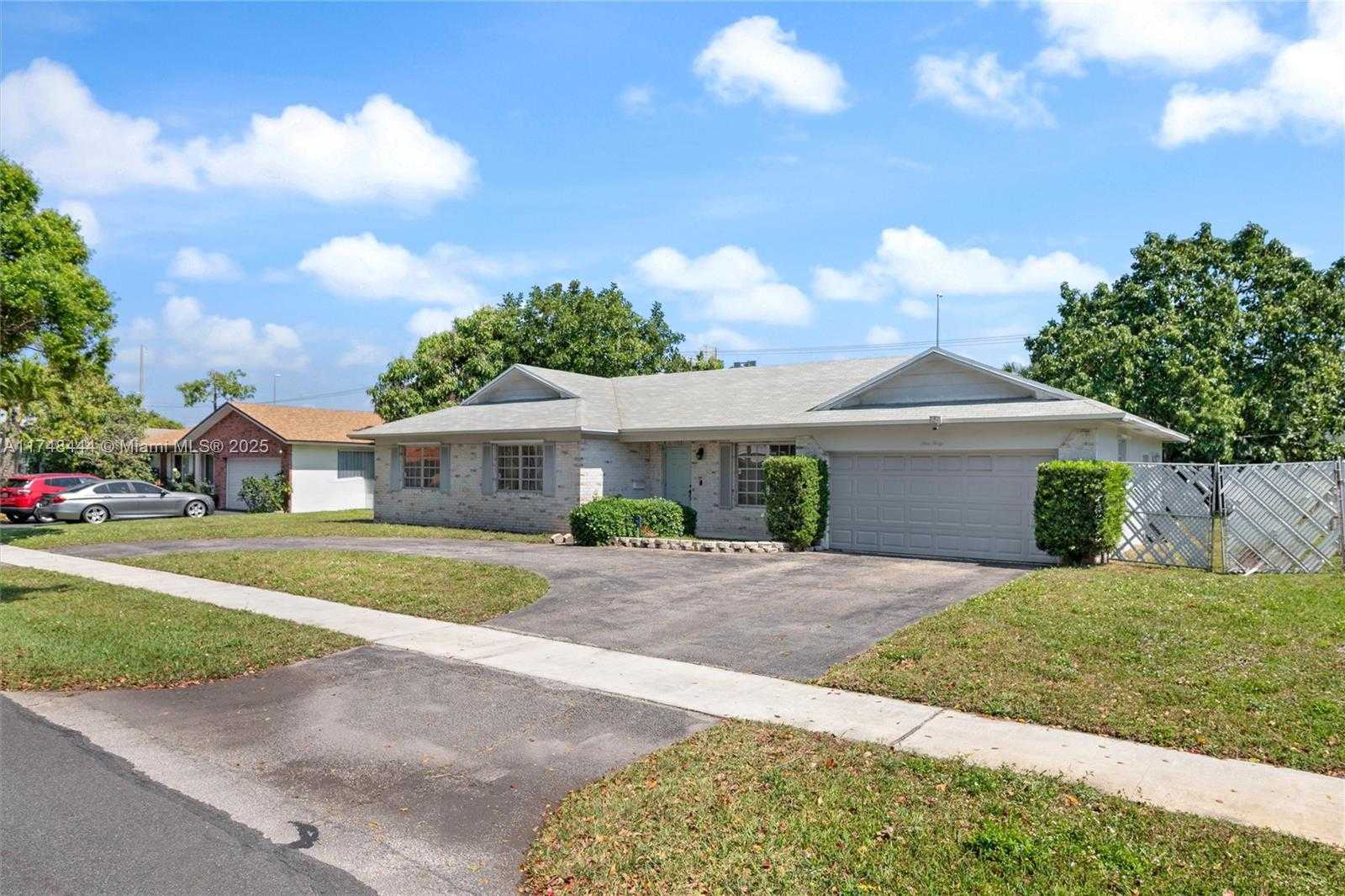 Small Image of 940 SOUTH WEST 52ND AVE, Plantation Number 24