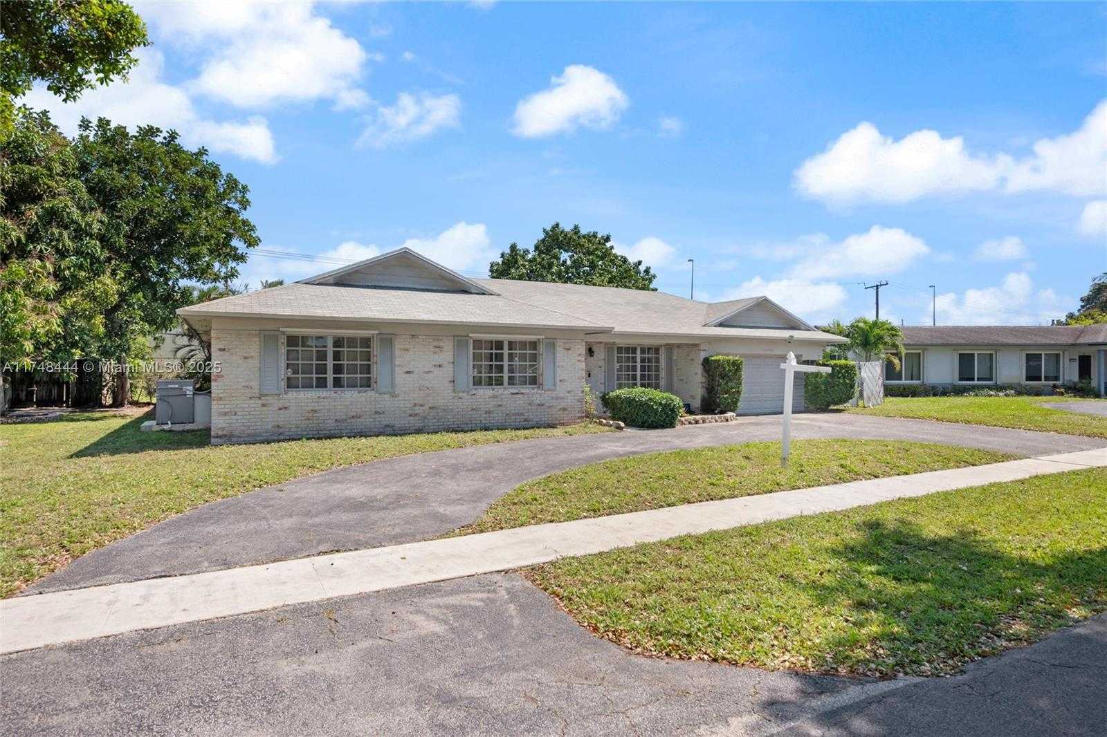 Small Image of 940 SOUTH WEST 52ND AVE, Plantation Number 4