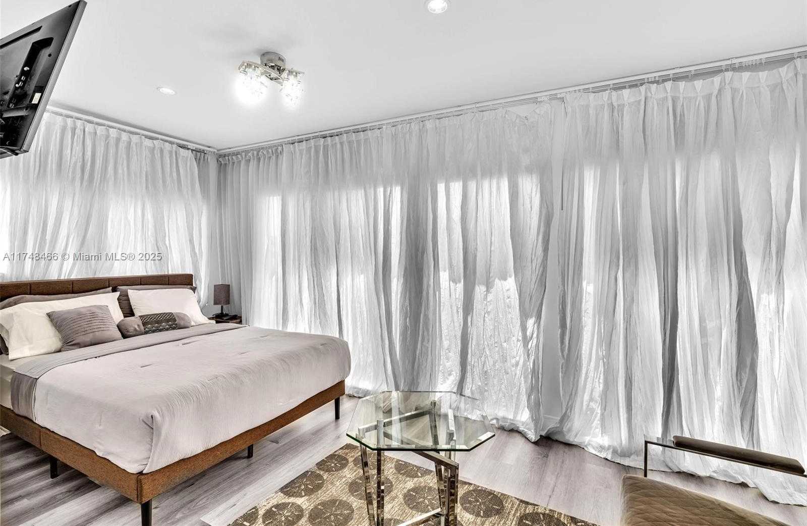 Small Image of 1044 NORTH WEST N RIVER, Miami Number 28