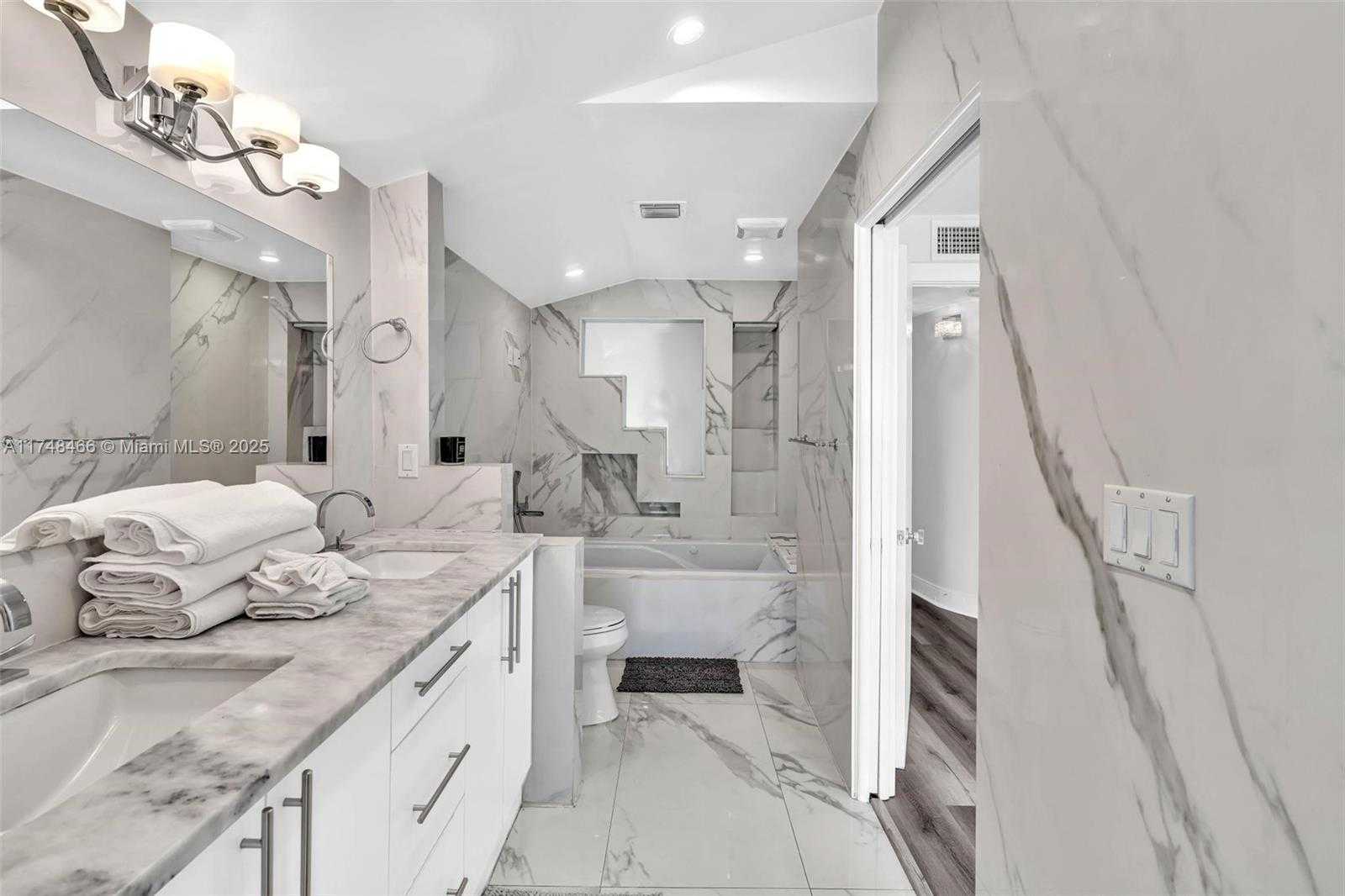 Small Image of 1044 NORTH WEST N RIVER, Miami Number 41