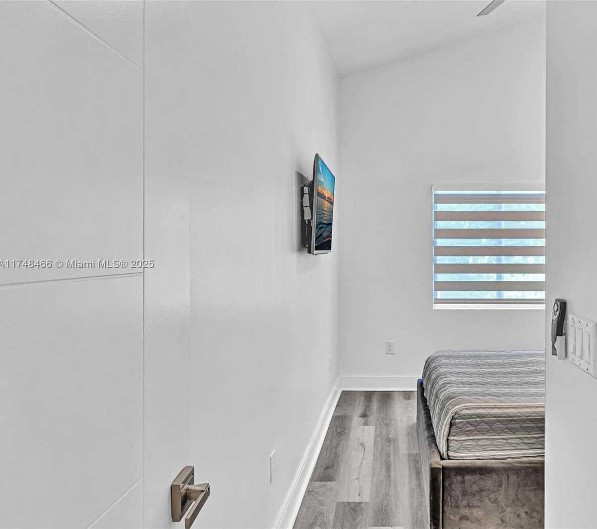 Small Image of 1044 NORTH WEST N RIVER, Miami Number 45