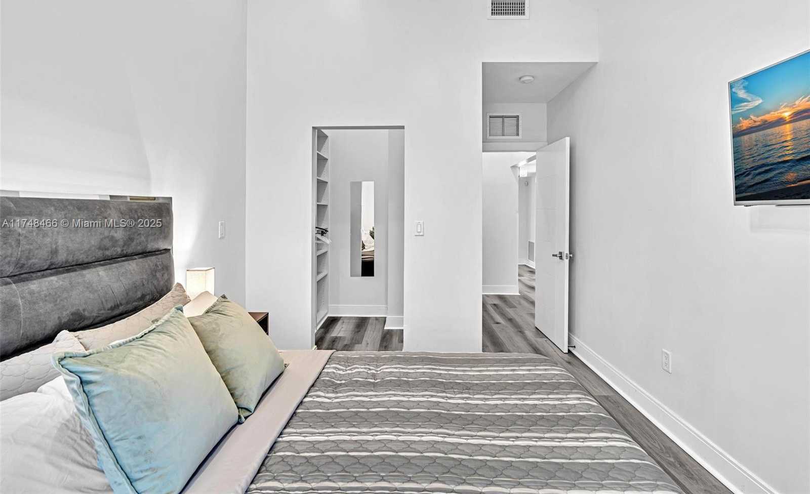 Small Image of 1044 NORTH WEST N RIVER, Miami Number 48