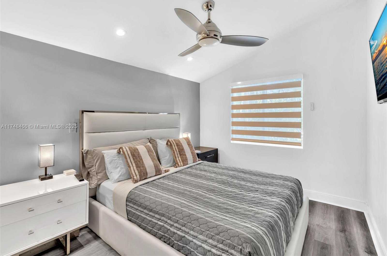 Small Image of 1044 NORTH WEST N RIVER, Miami Number 51