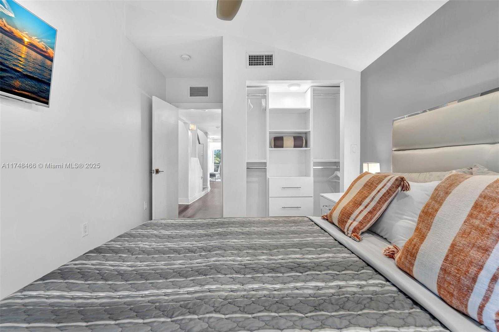 Small Image of 1044 NORTH WEST N RIVER, Miami Number 53