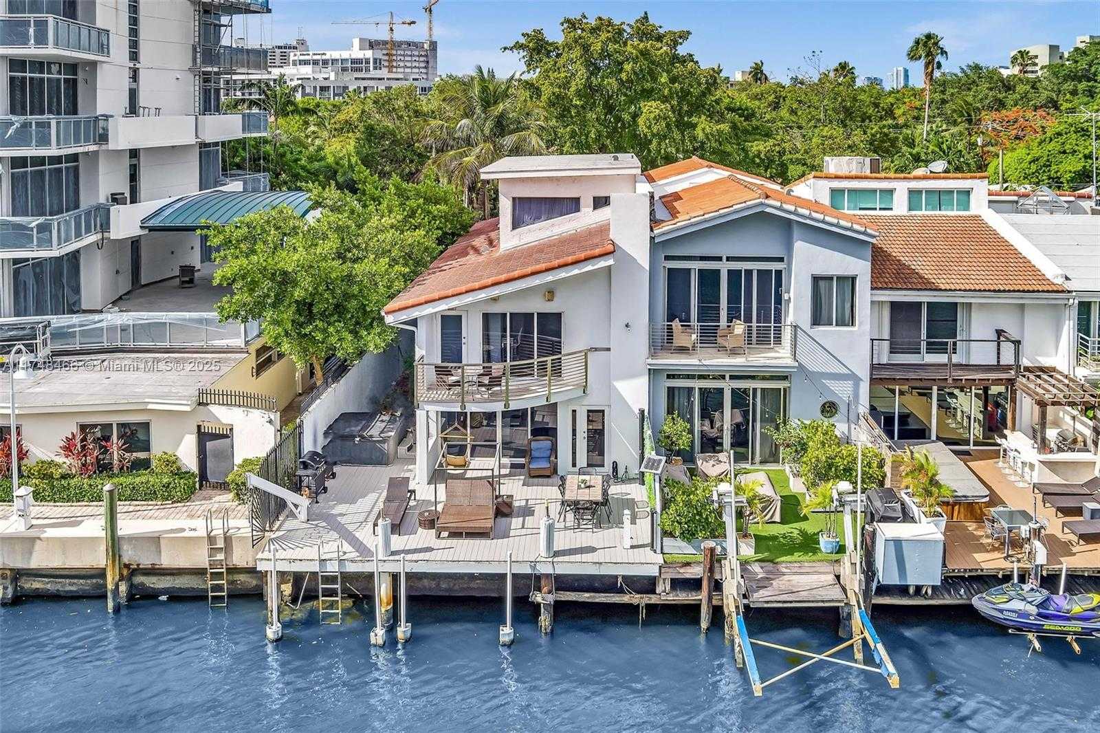 Small Image of 1044 NORTH WEST N RIVER, Miami Number 60