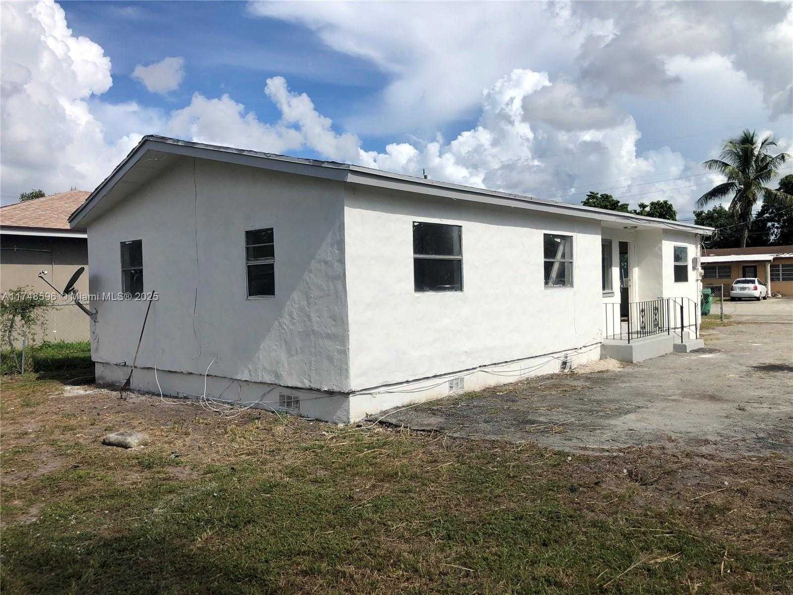 Small Image of 1970 NORTH WEST 153RD ST, Miami Gardens Number 3
