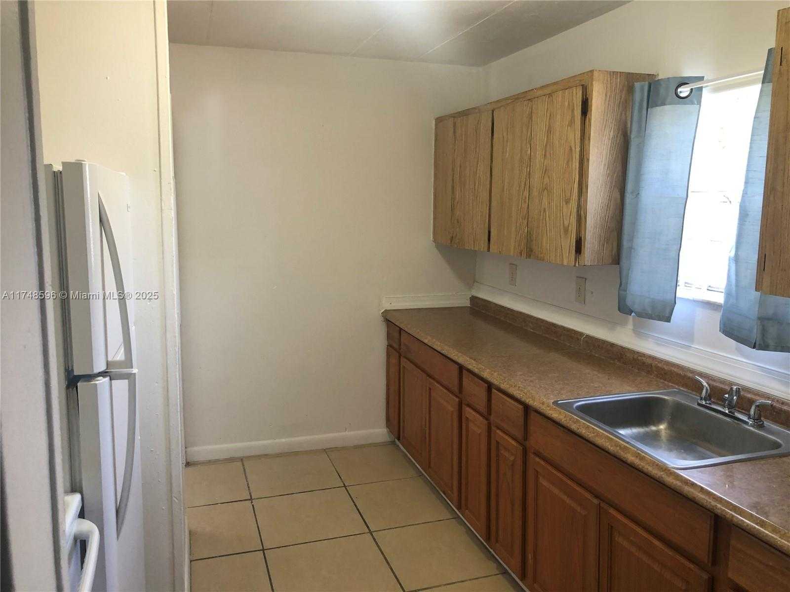 Small Image of 1970 NORTH WEST 153RD ST, Miami Gardens Number 5