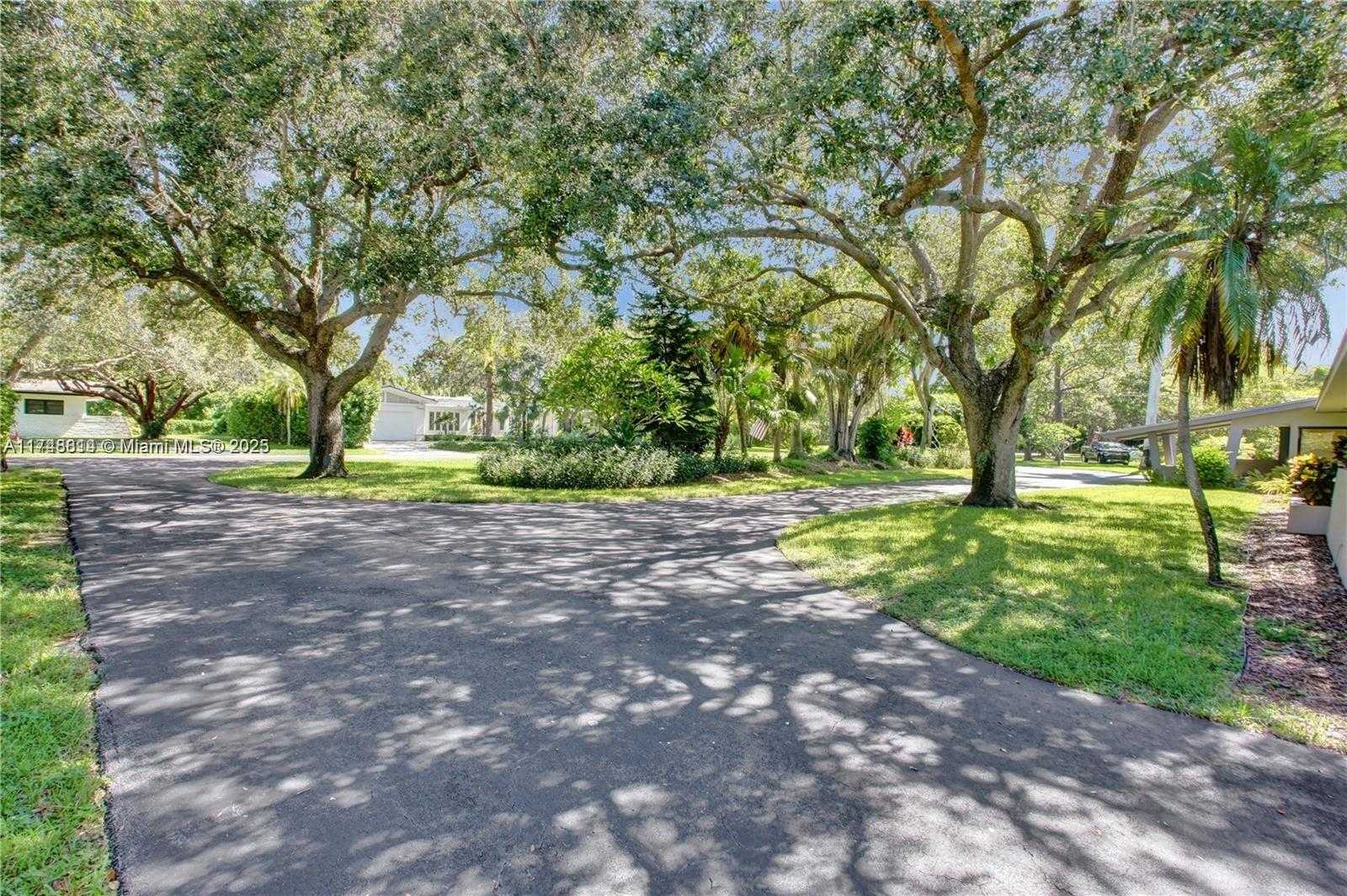 Small Image of 6220 SOUTH WEST 123RD TER, Pinecrest Number 34