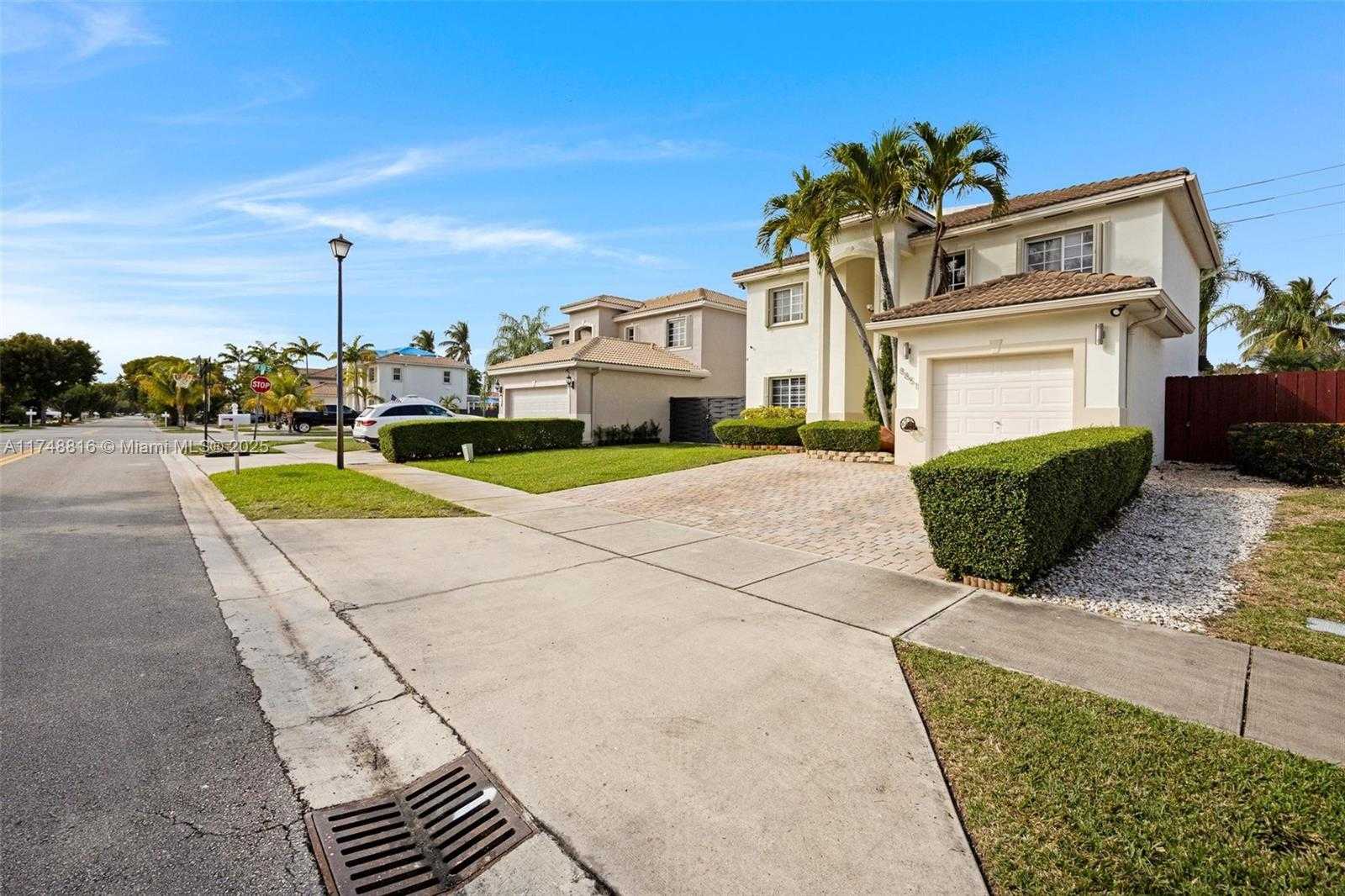 Small Image of 8851 SOUTH WEST 208TH TER, Cutler Bay Number 3