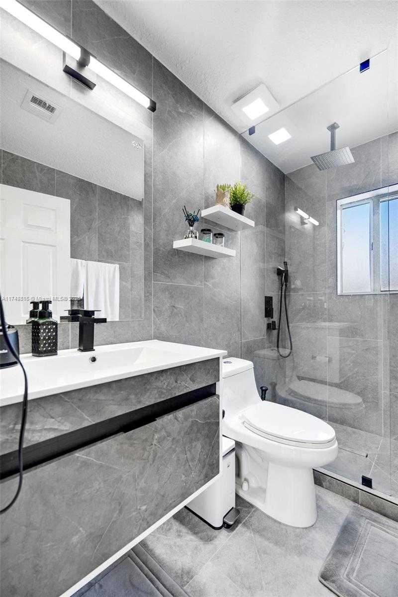 Small Image of 8851 SOUTH WEST 208TH TER, Cutler Bay Number 39