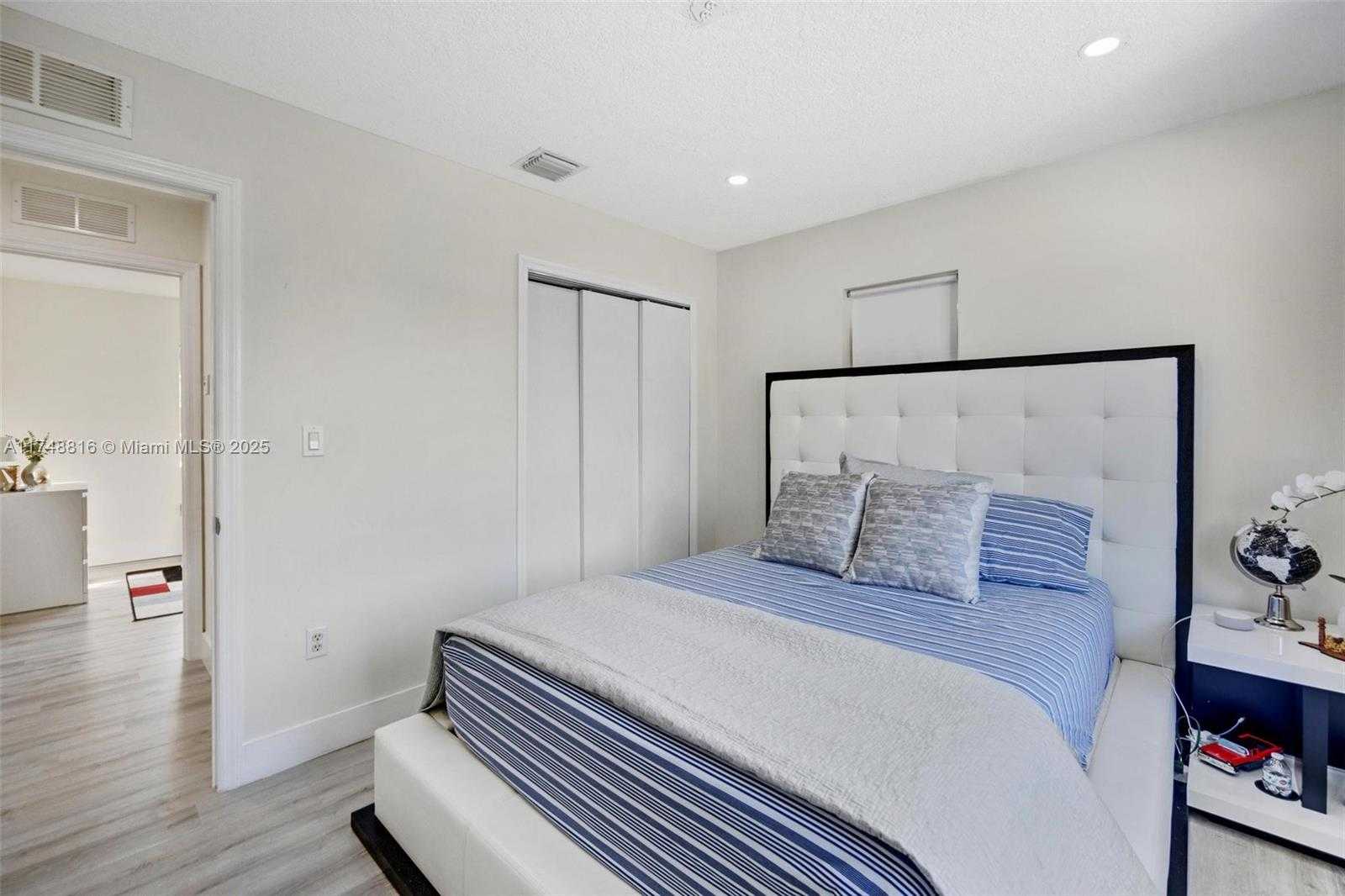 Small Image of 8851 SOUTH WEST 208TH TER, Cutler Bay Number 44