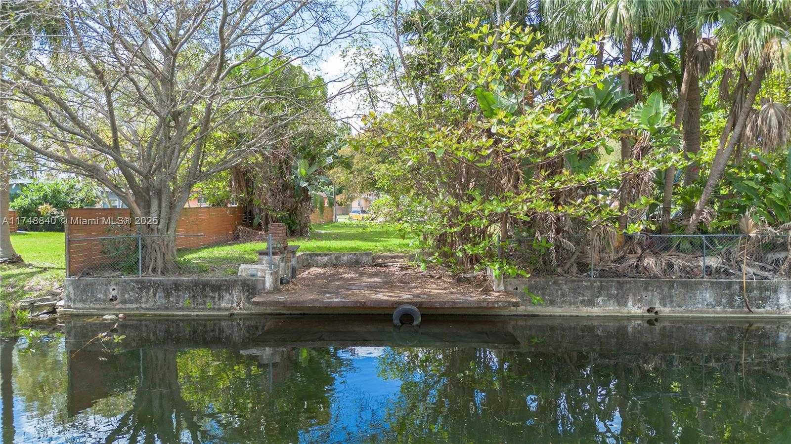 Small Image of 11701 WEST BISCAYNE CANAL RD, Miami Number 12
