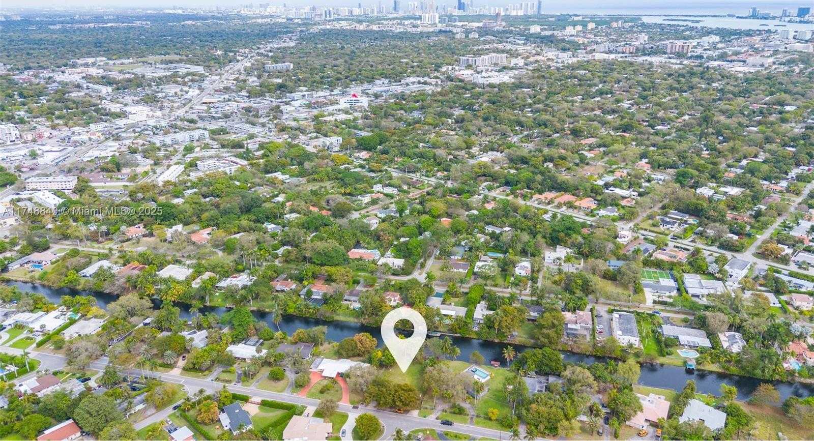 Small Image of 11701 WEST BISCAYNE CANAL RD, Miami Number 18
