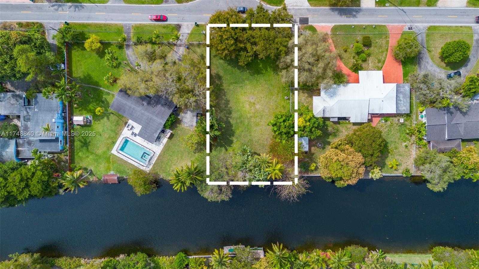 Small Image of 11701 WEST BISCAYNE CANAL RD, Miami Number 2