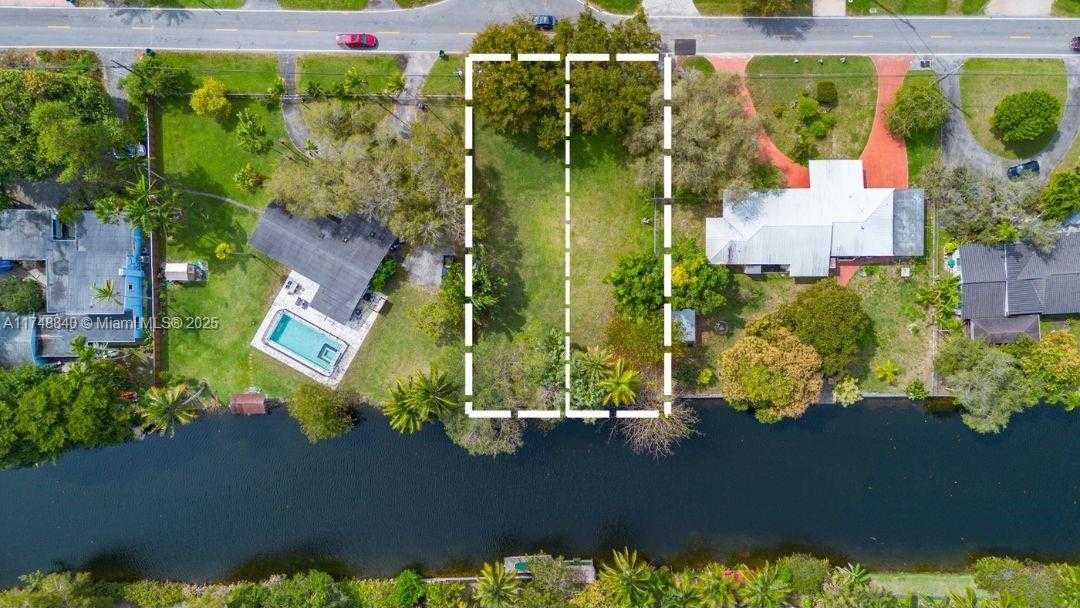 Small Image of 11701 WEST BISCAYNE CANAL RD, Miami Number 4