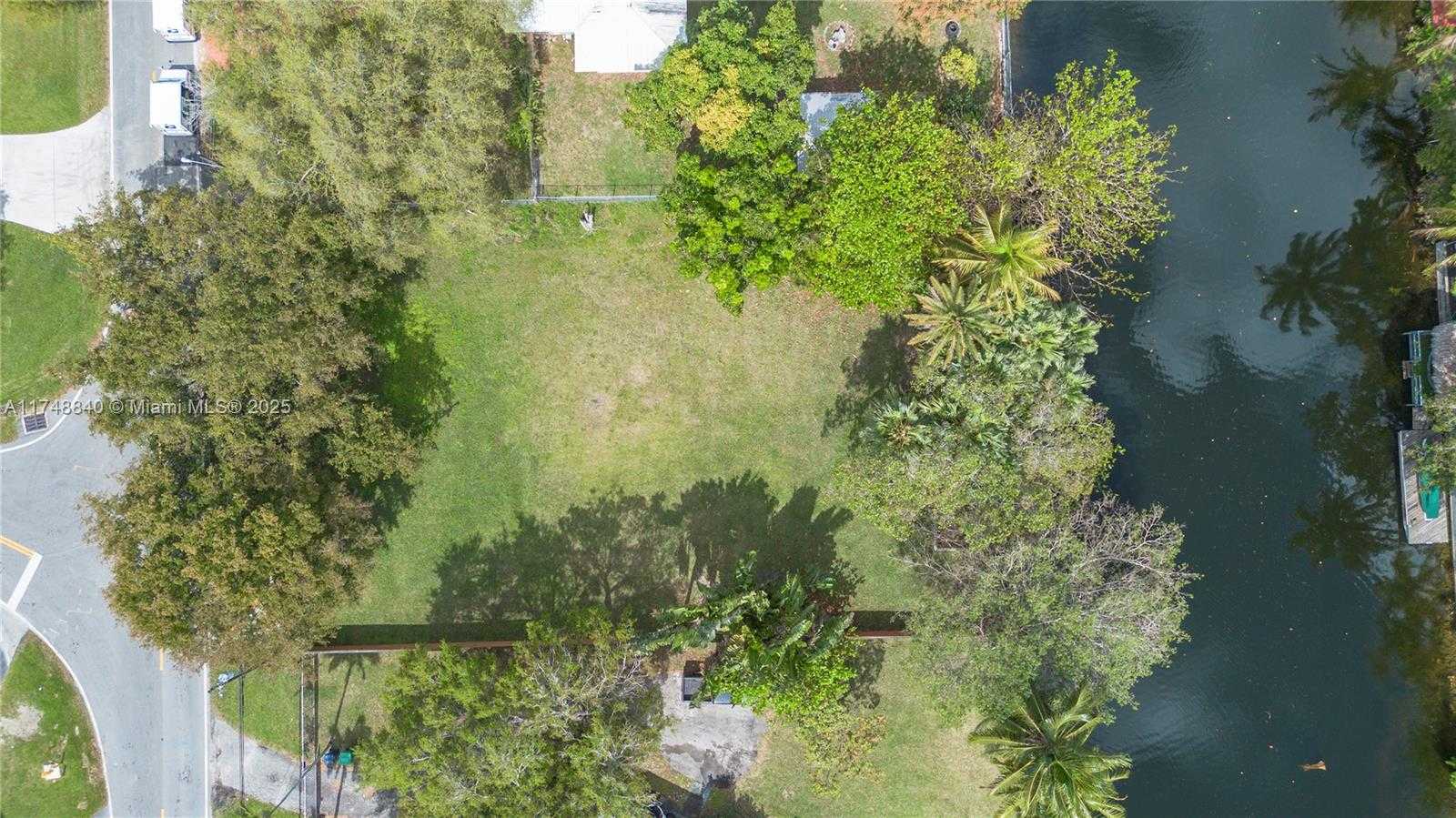 Small Image of 11701 WEST BISCAYNE CANAL RD, Miami Number 5