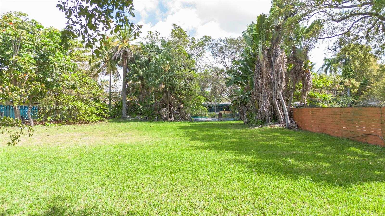 Small Image of 11701 WEST BISCAYNE CANAL RD, Miami Number 8