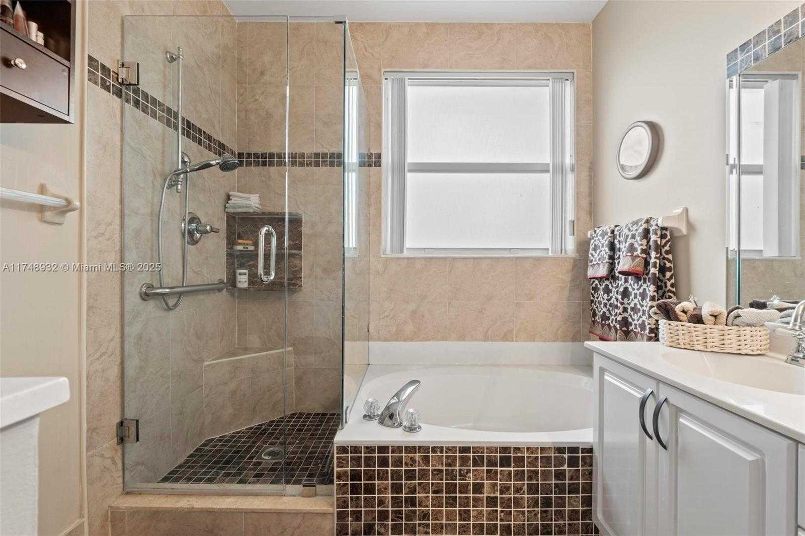 Small Image of 15181 NORTH WEST 6TH CT, Pembroke Pines Number 16