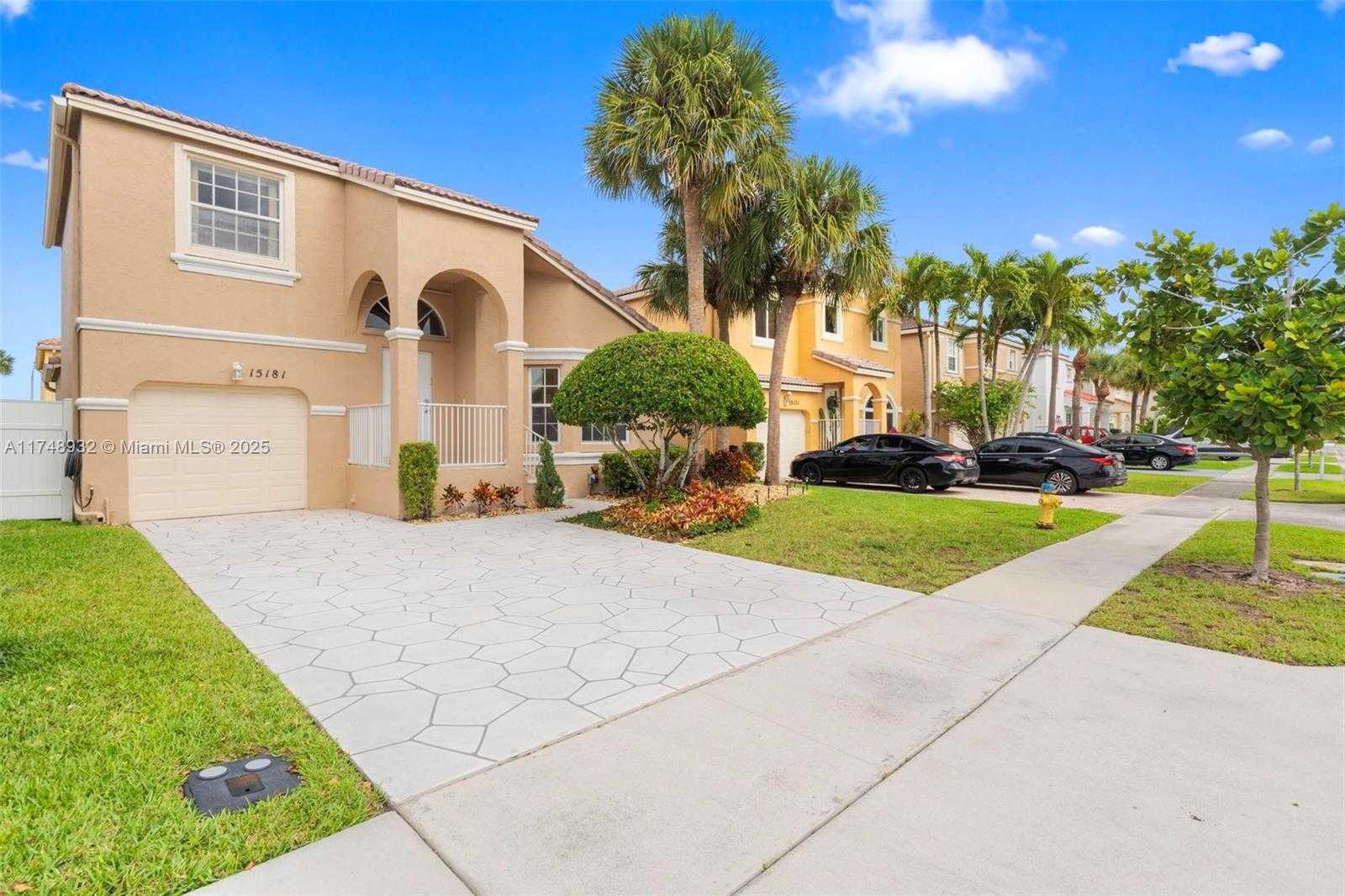 Small Image of 15181 NORTH WEST 6TH CT, Pembroke Pines Number 2