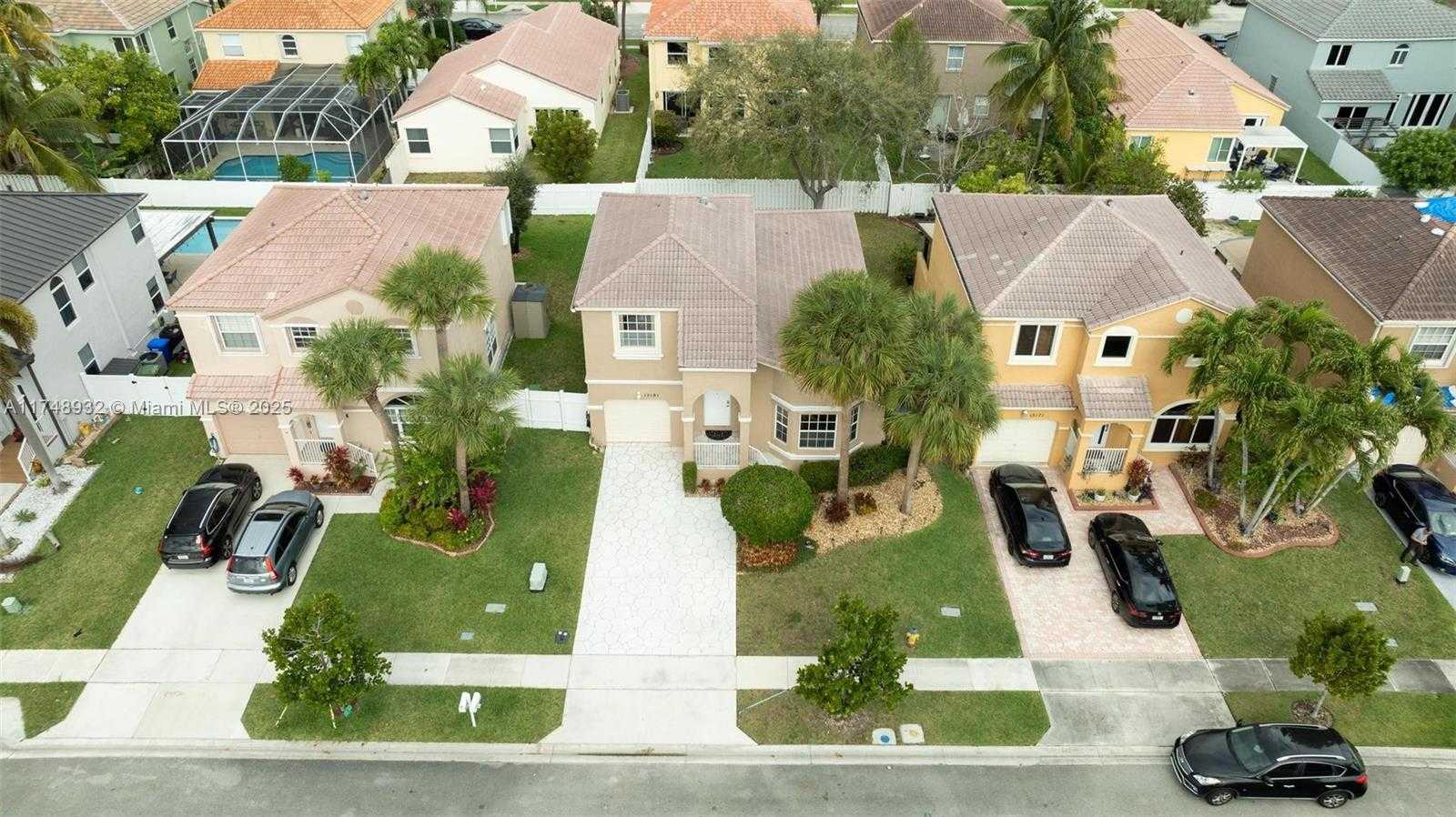 Small Image of 15181 NORTH WEST 6TH CT, Pembroke Pines Number 25