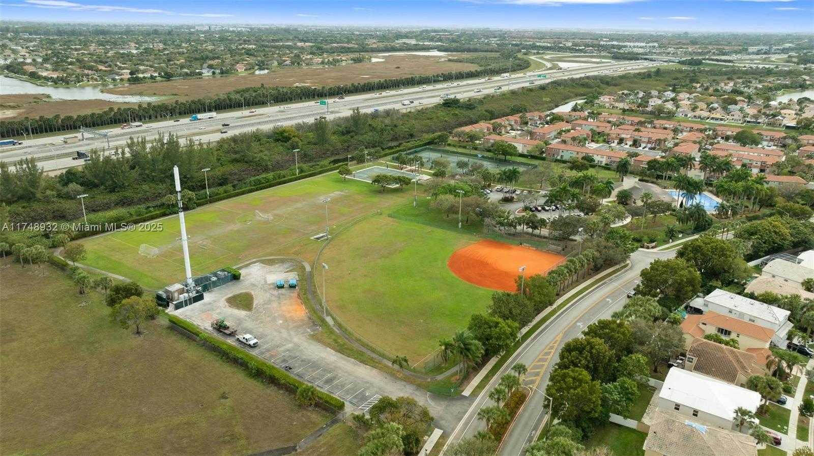 Small Image of 15181 NORTH WEST 6TH CT, Pembroke Pines Number 33
