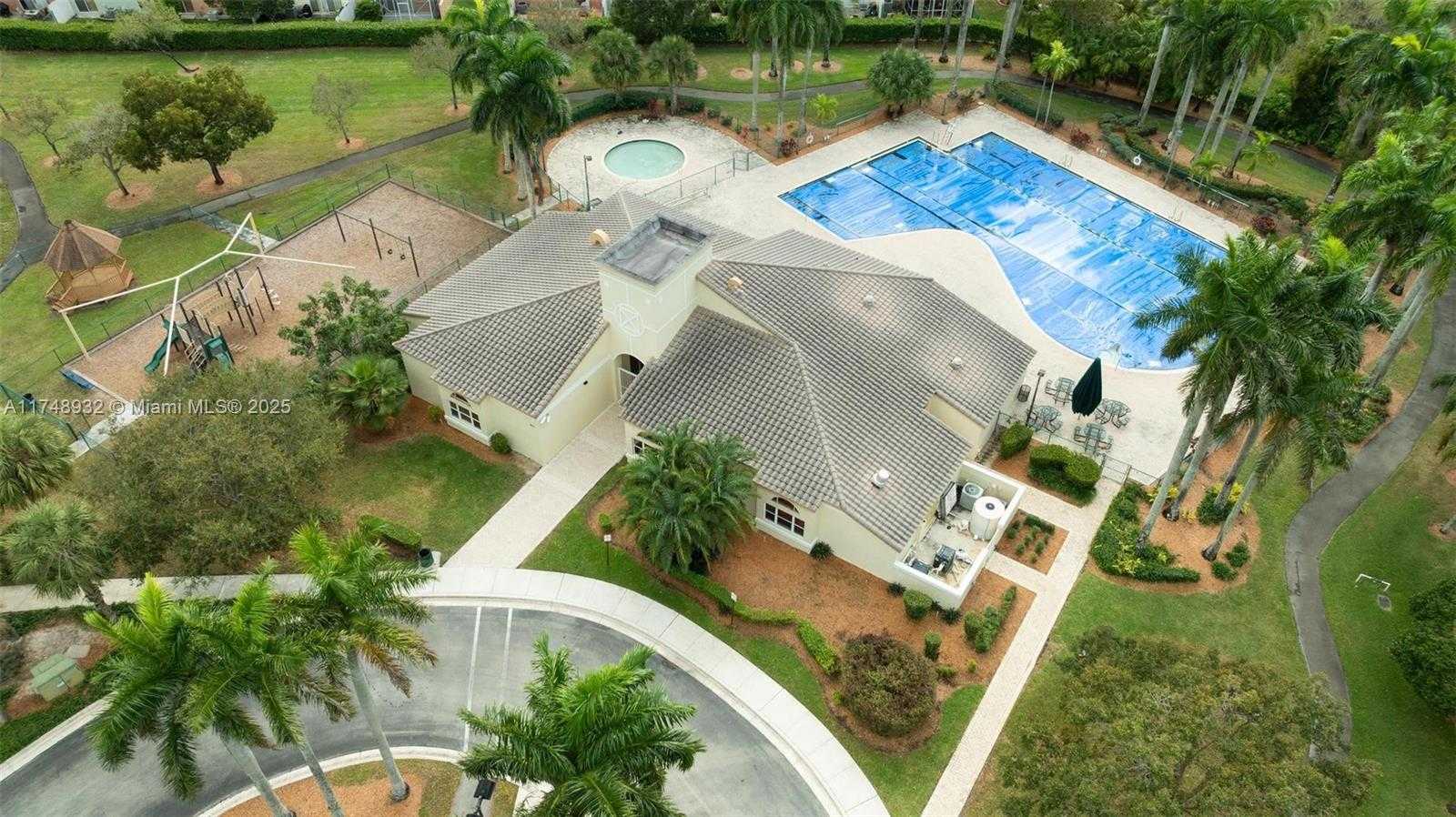 Small Image of 15181 NORTH WEST 6TH CT, Pembroke Pines Number 35