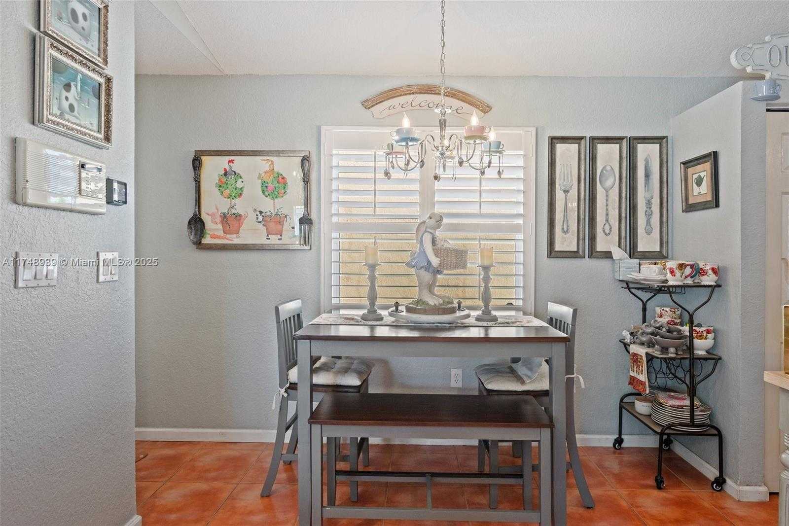 Small Image of 465 SW 198th Terrace, Pembroke Pines, FL 33029, USA Number 12