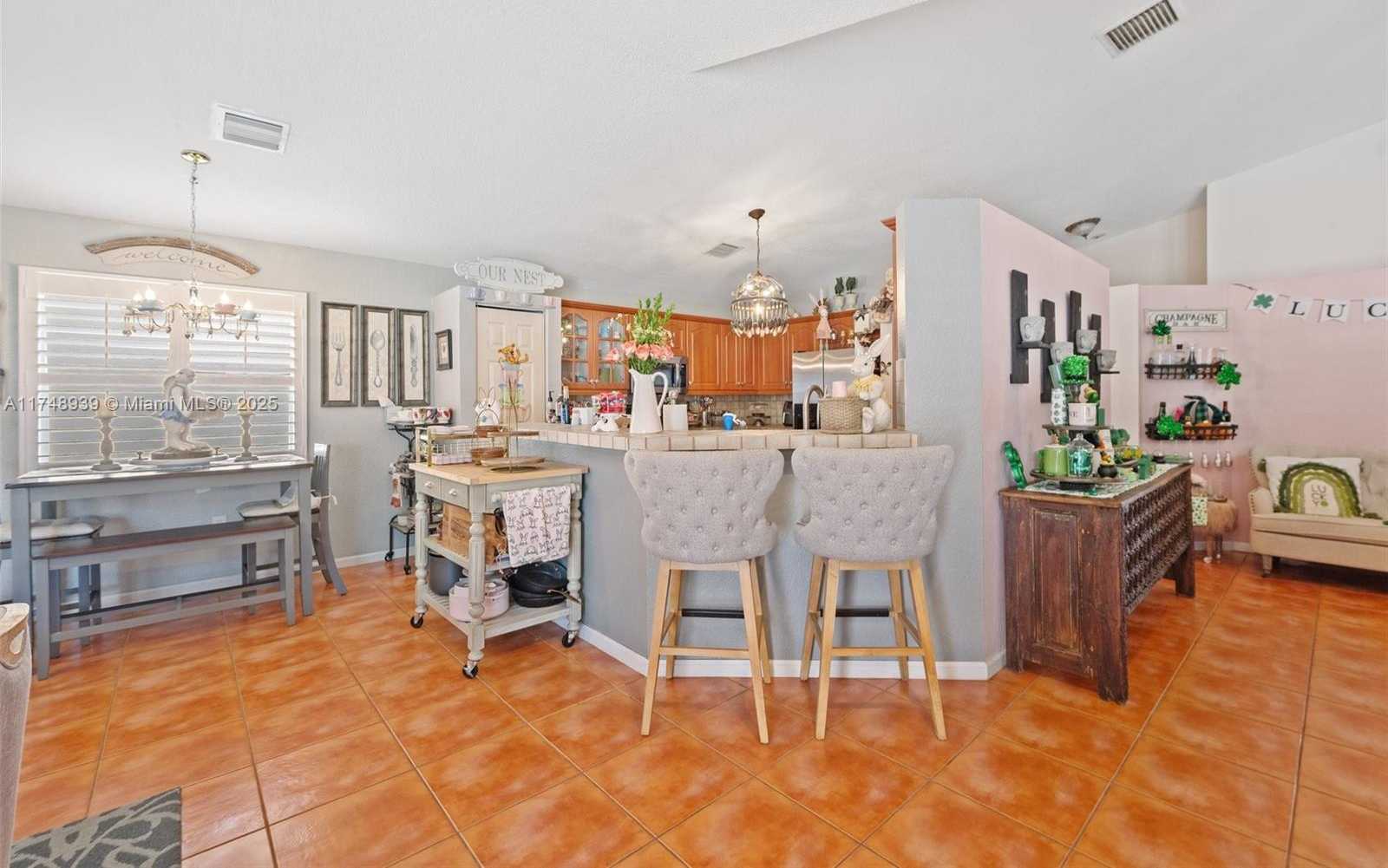 Small Image of 465 SW 198th Terrace, Pembroke Pines, FL 33029, USA Number 13