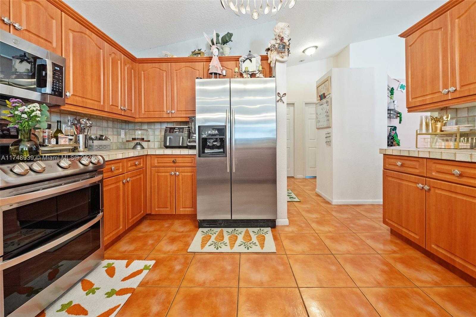 Small Image of 465 SW 198th Terrace, Pembroke Pines, FL 33029, USA Number 14