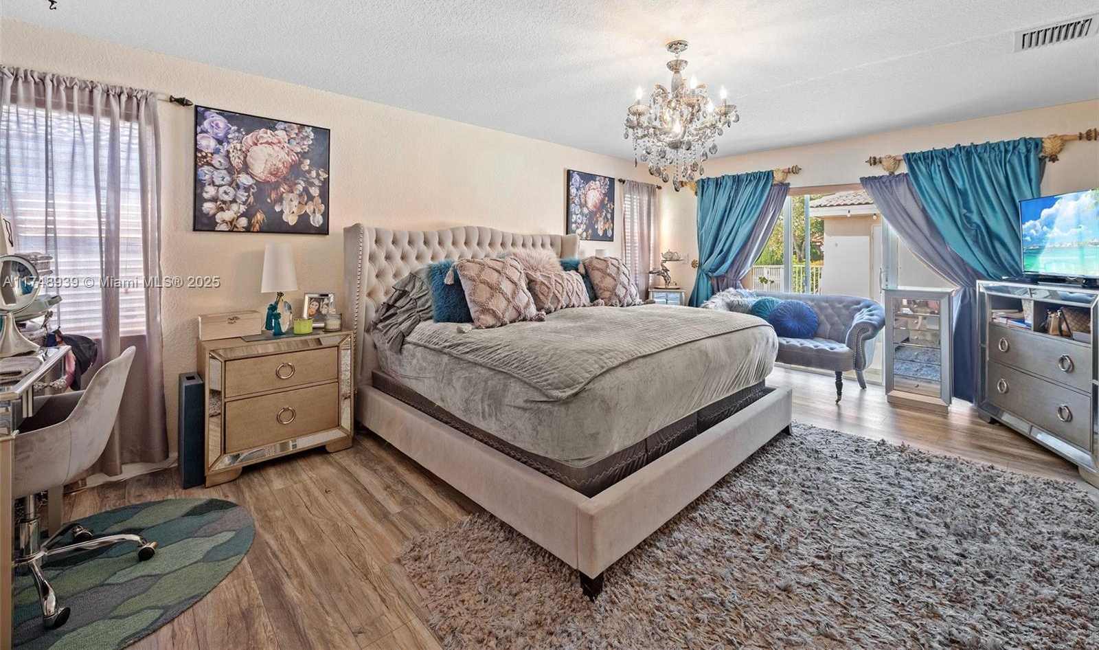 Small Image of 465 SW 198th Terrace, Pembroke Pines, FL 33029, USA Number 18