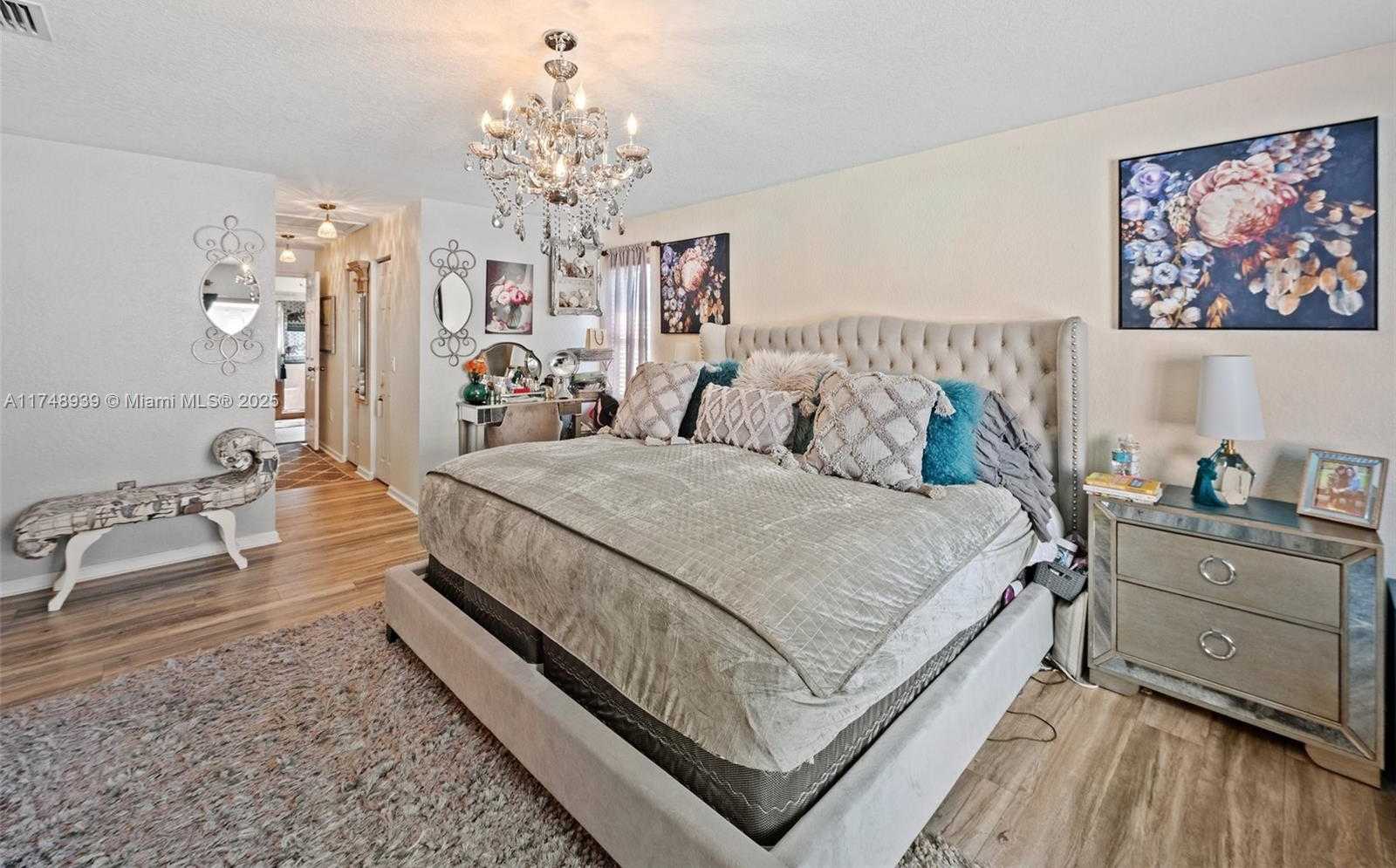 Small Image of 465 SW 198th Terrace, Pembroke Pines, FL 33029, USA Number 19